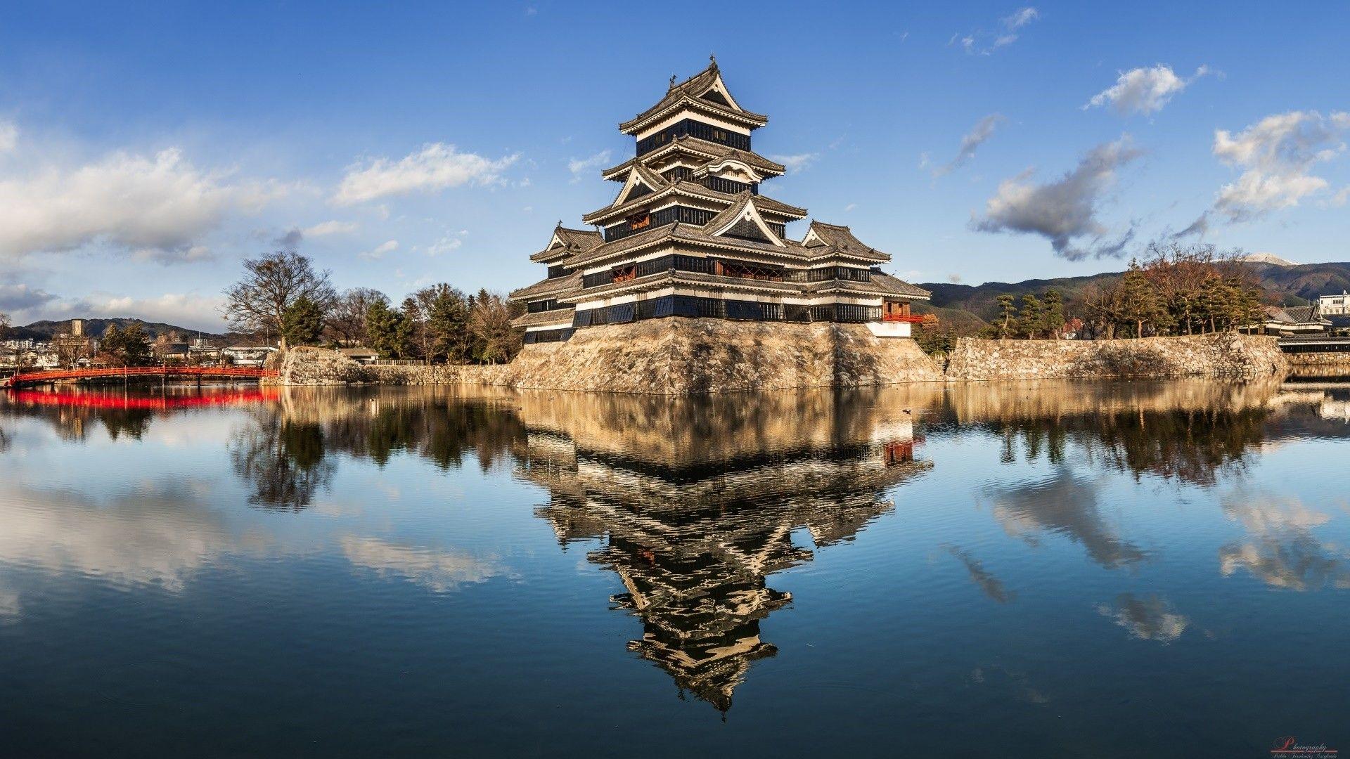 1920x1080 Castle on the water Matsumoto, Japan Desktop wallpaper 1680x1050
