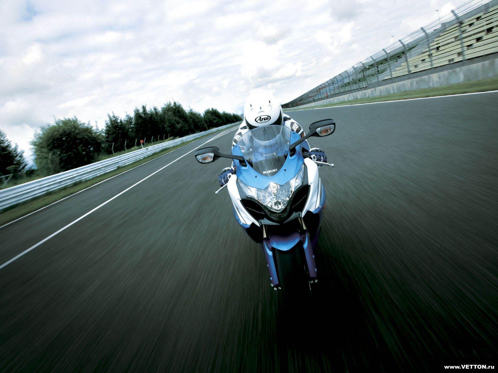 1600x1200 image Suzuki motorcycle