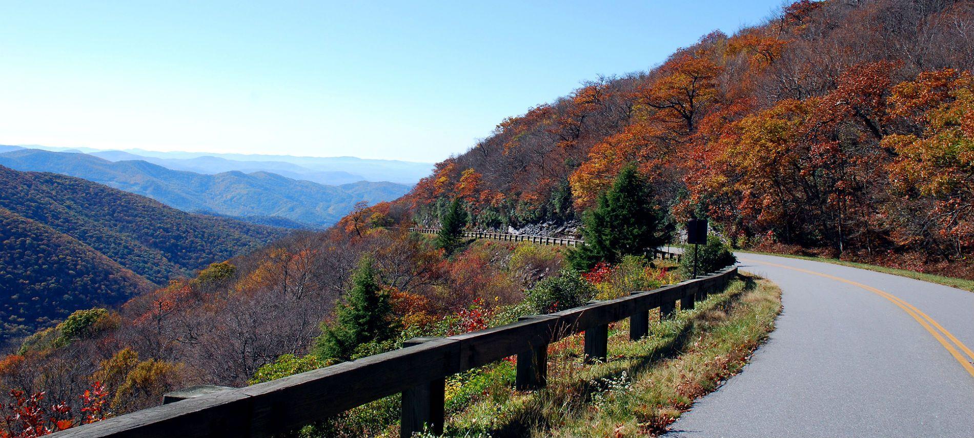 1900x855 Lodging near the Parkway in the Blue Ridge Mountains