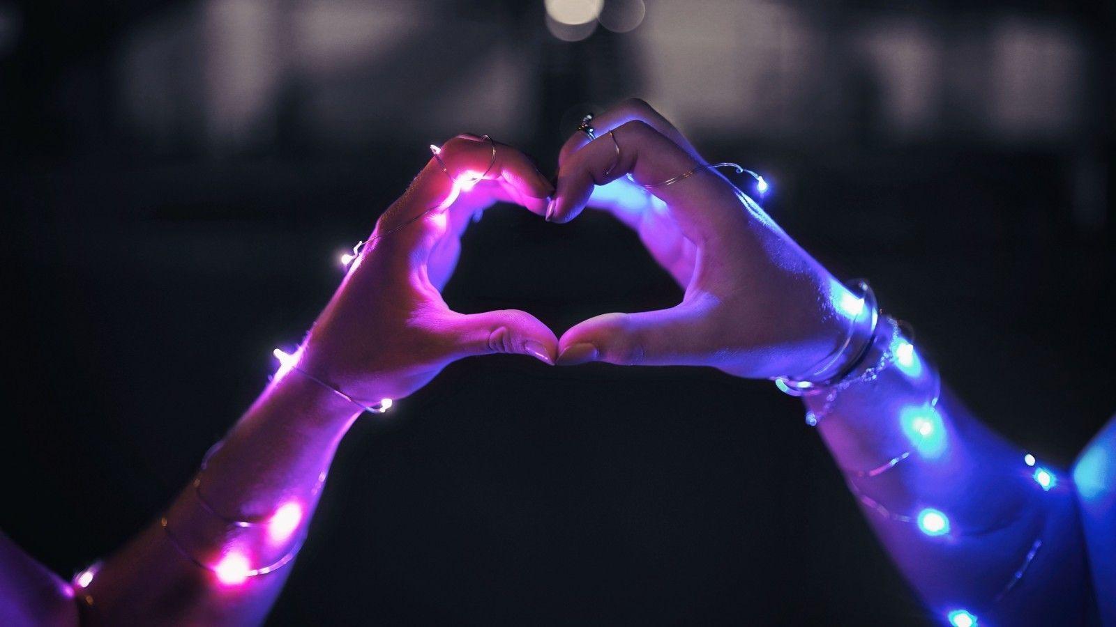 1600x900 Download 1600x900 Heart Gesture, Hands, Lights, Cute Wallpaper