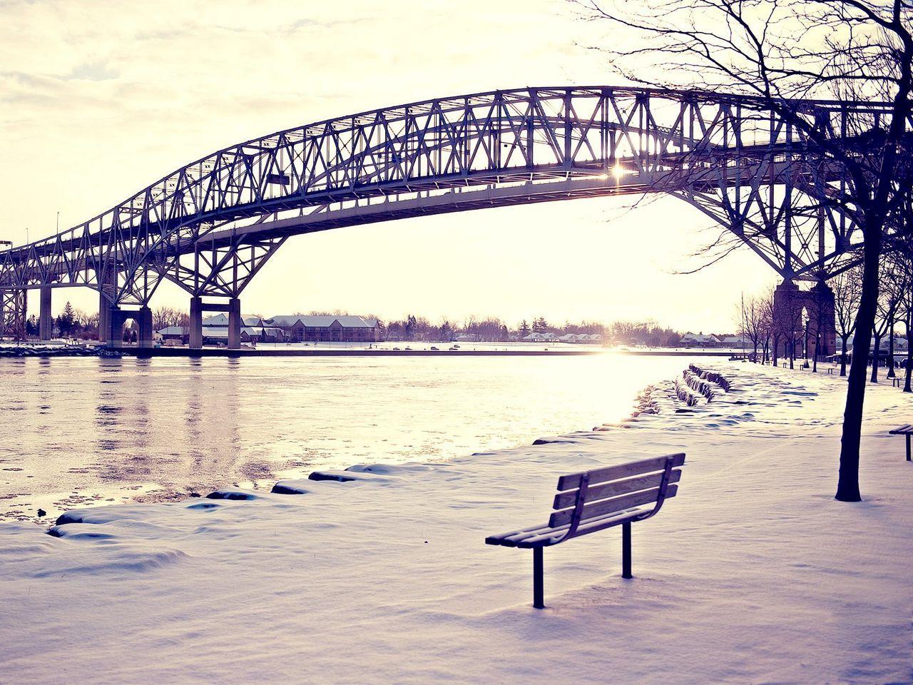 1280x960 Download wallpaper 1280x960 winter, bridges, beach, light, bench standard 4:3 HD background