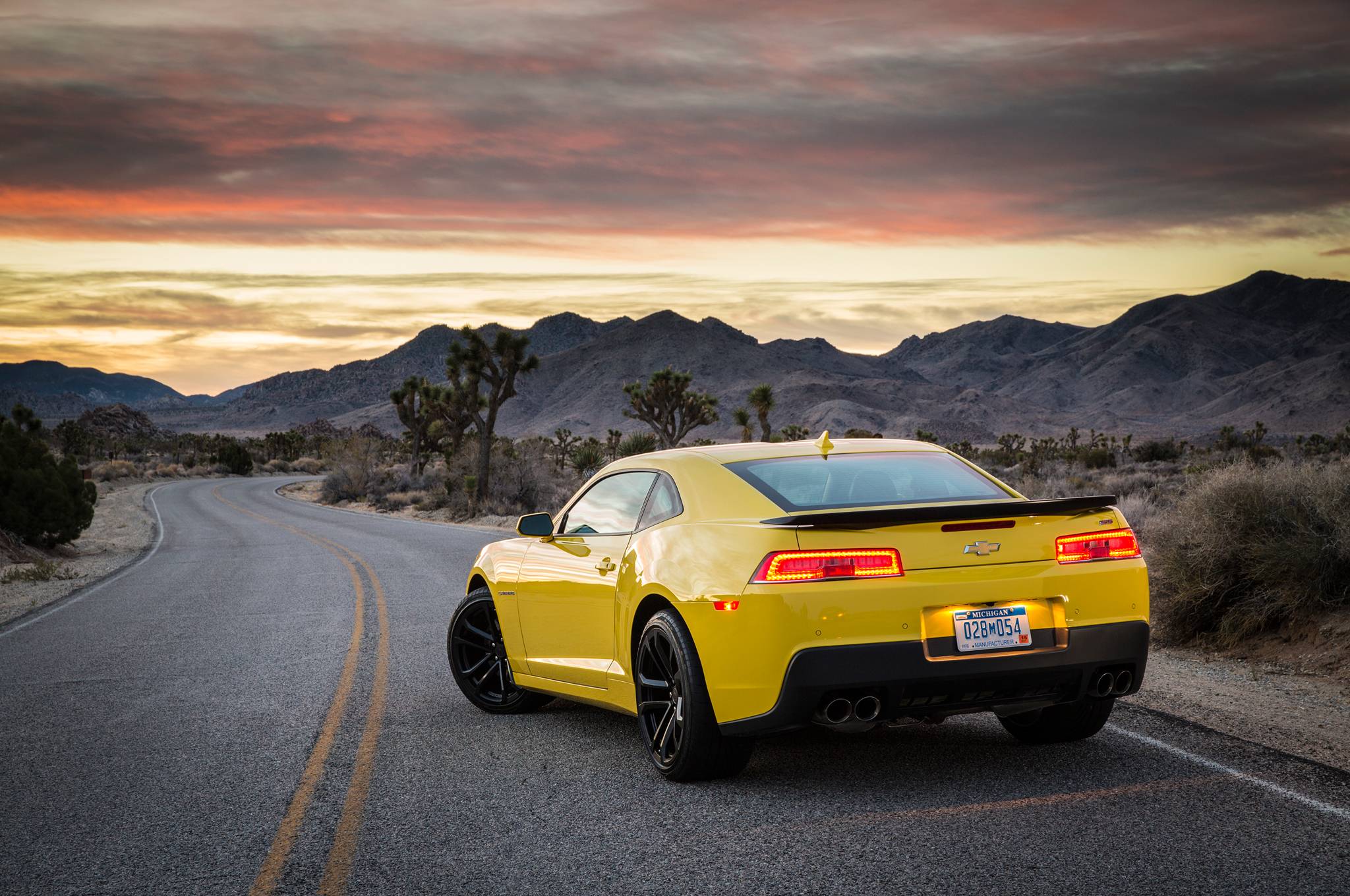 2048x1360 Chevrolet Camaro 2015 Z28 Yellow Wallpaper Widescreen