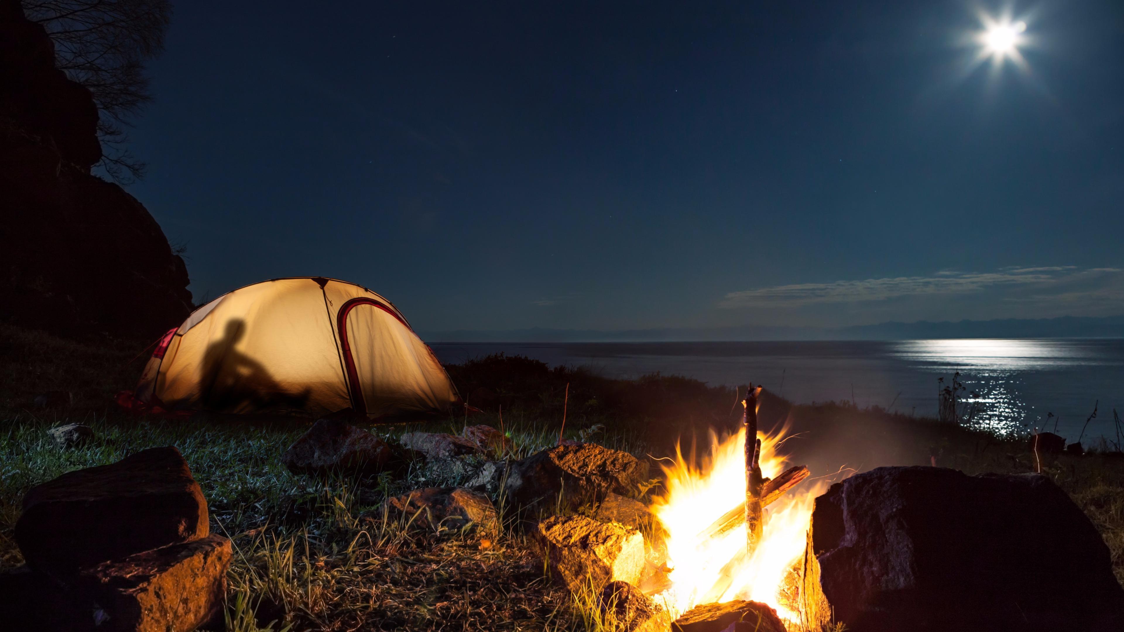 3840x2160 Christmas Camping Wallpaper