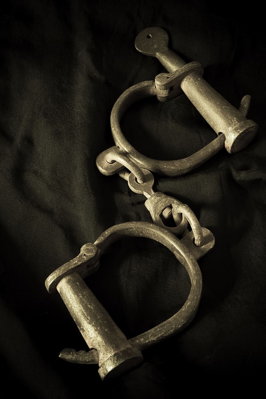910x1365 Handcuffs Women Wallpaper