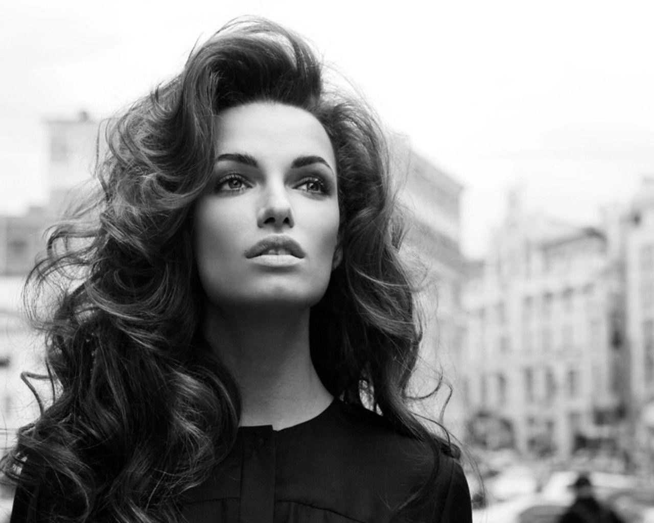1280x1024 Black White Women Wallpaper