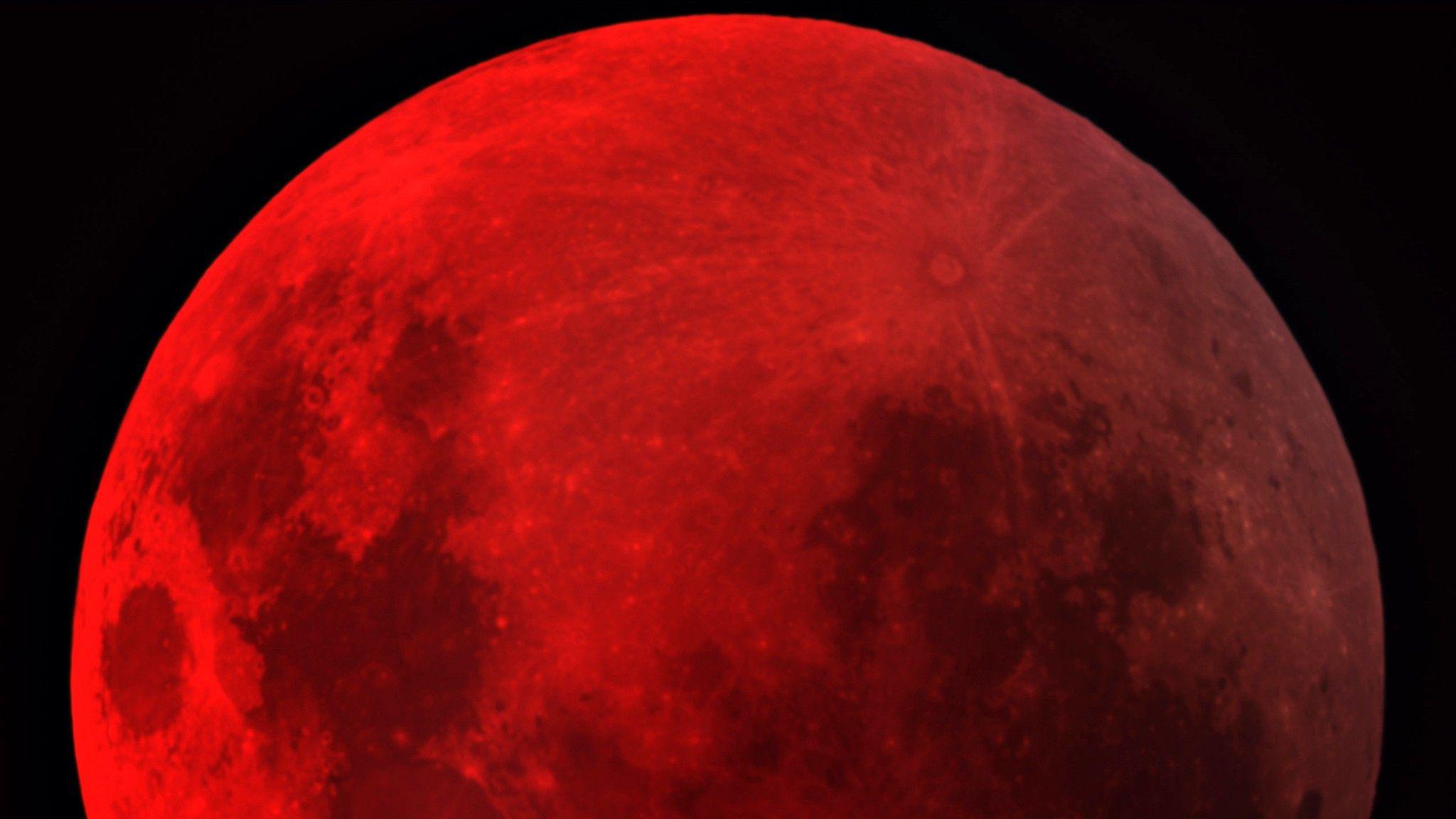 2048x1152 Blood Moon Wallpaper