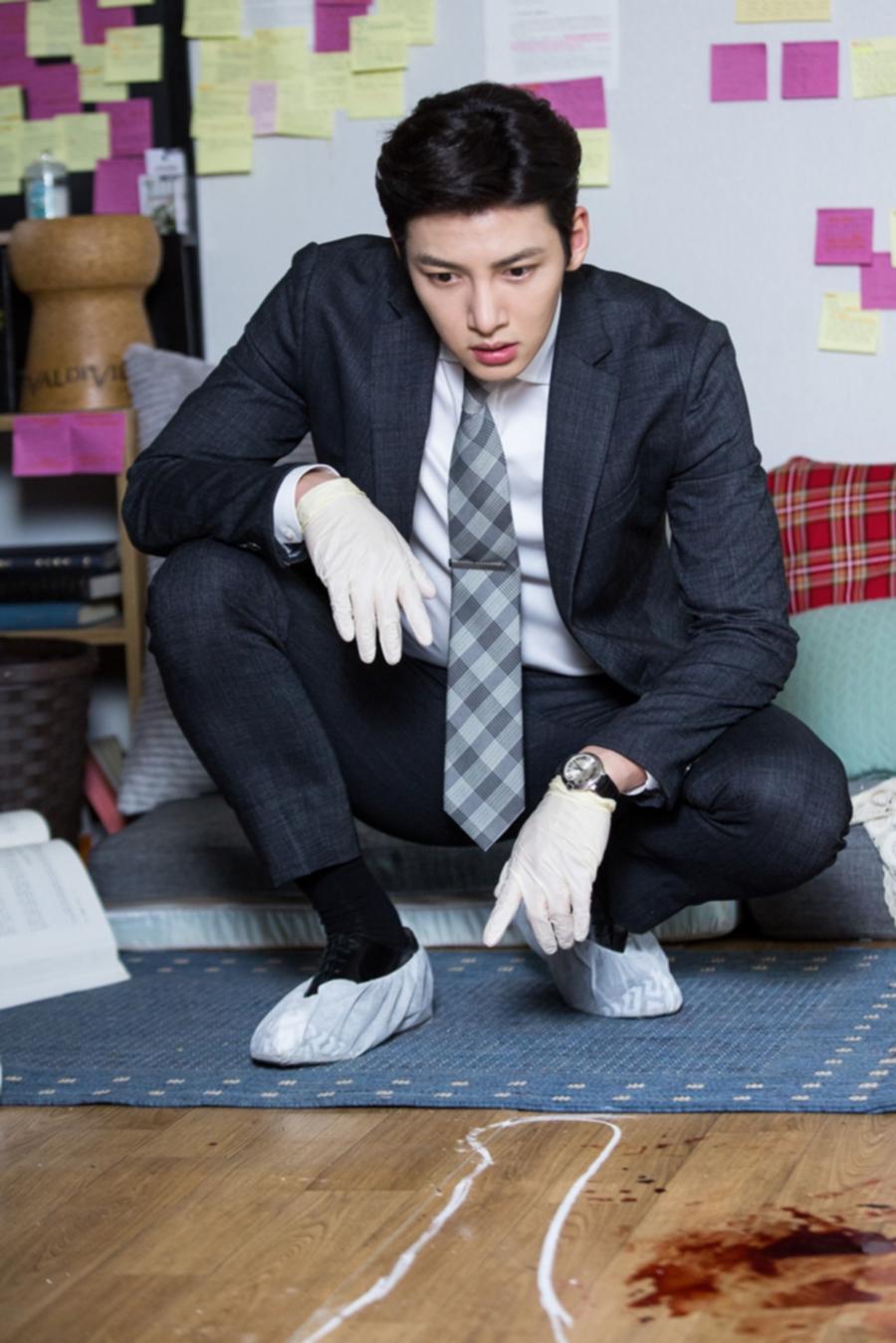 900x1349 Suspicious Partner Wallpaper