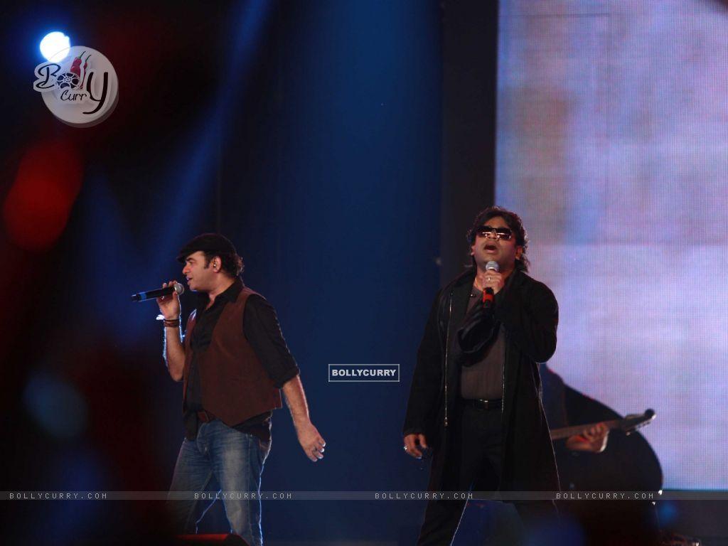 1024x768 Wallpaper.R. Rahman and Mohit Chauhan rock at 'Rockstar' live concert at Bhavans Ground size:1024x768