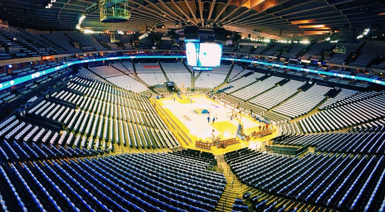 Arena light. Арена Голден Стэйт. Оракл-Арена. Oracle Arena. Oakland Arena вместимость.