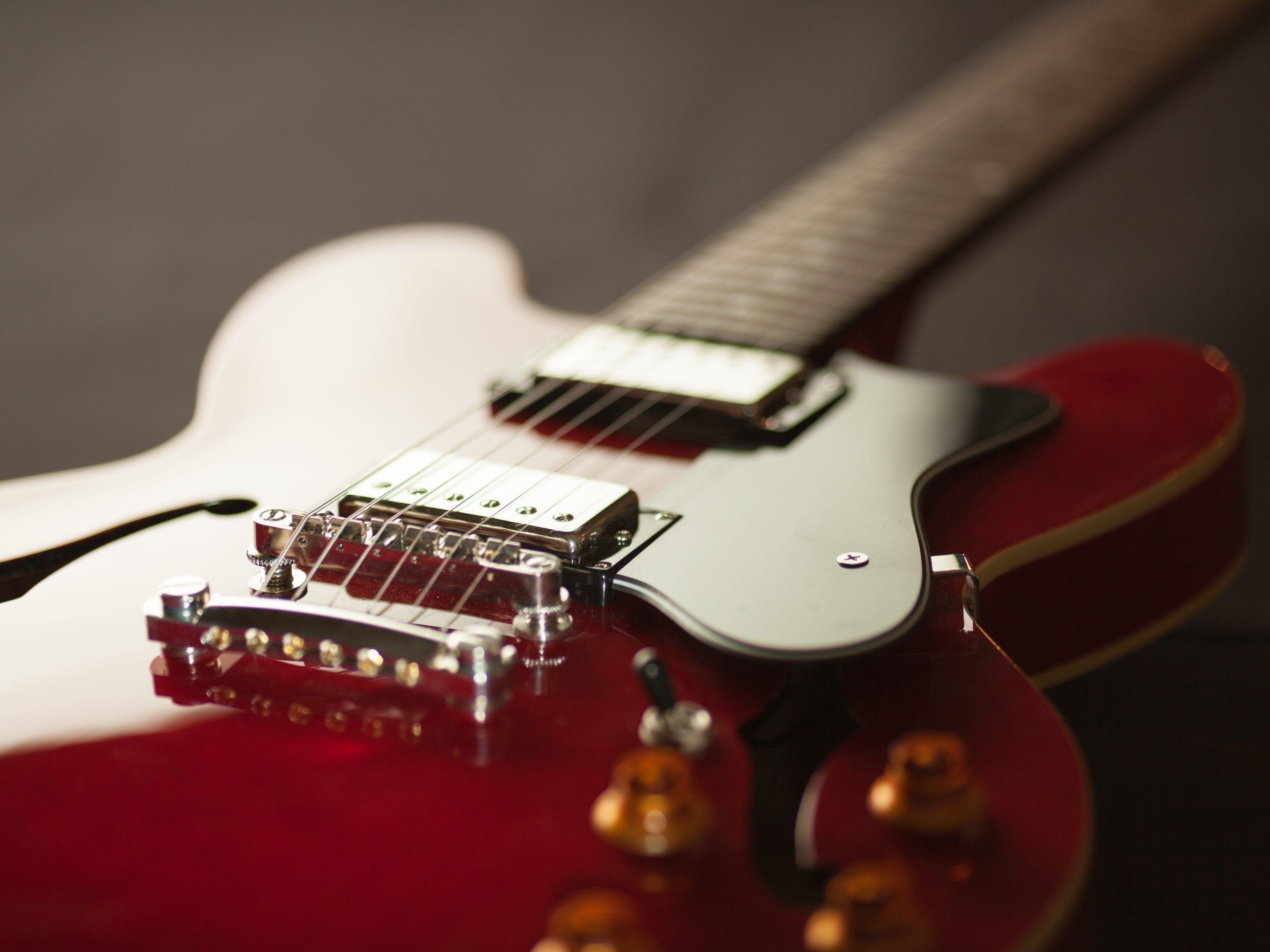 3200x2400 Semi Acoustic Guitar: Epiphone ES 335 Dot (Cherry) 5K UHD Wallpaper