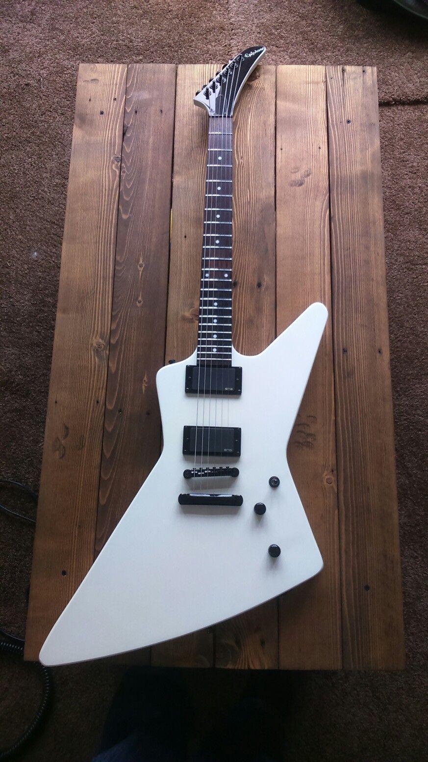 873x1552 Epiphone Explorer Arctic white custom shop :-). Guitar design, Flying v guitar, Cool guitar