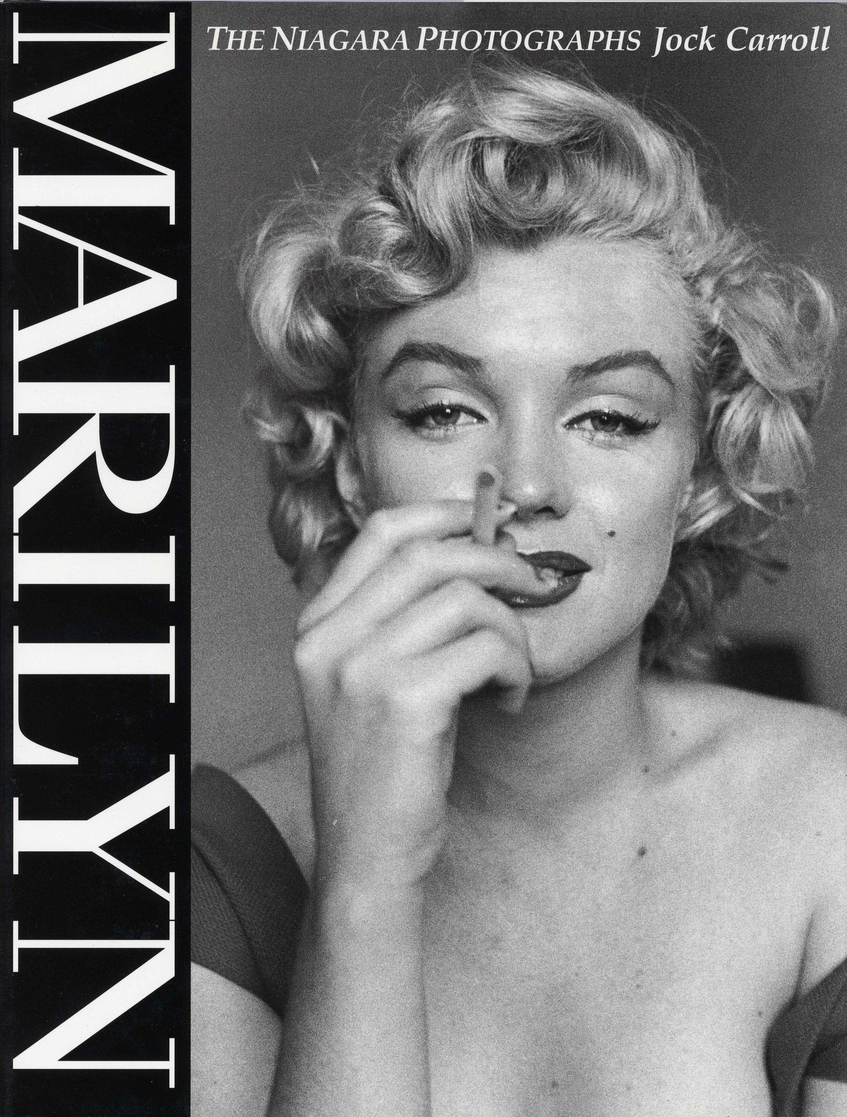 2810x3707 Marilyn Monroe hút thuốc cỏ dại hình nền