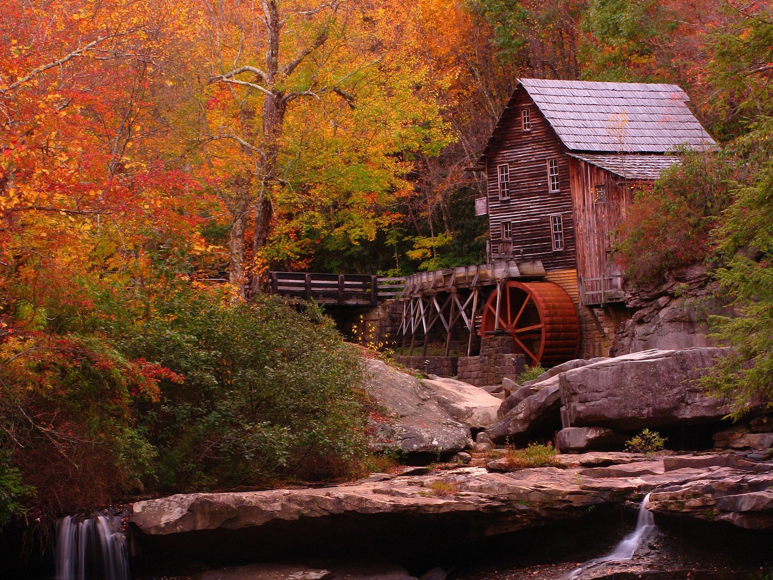 2560x1920 Water Wheel Wallpaper