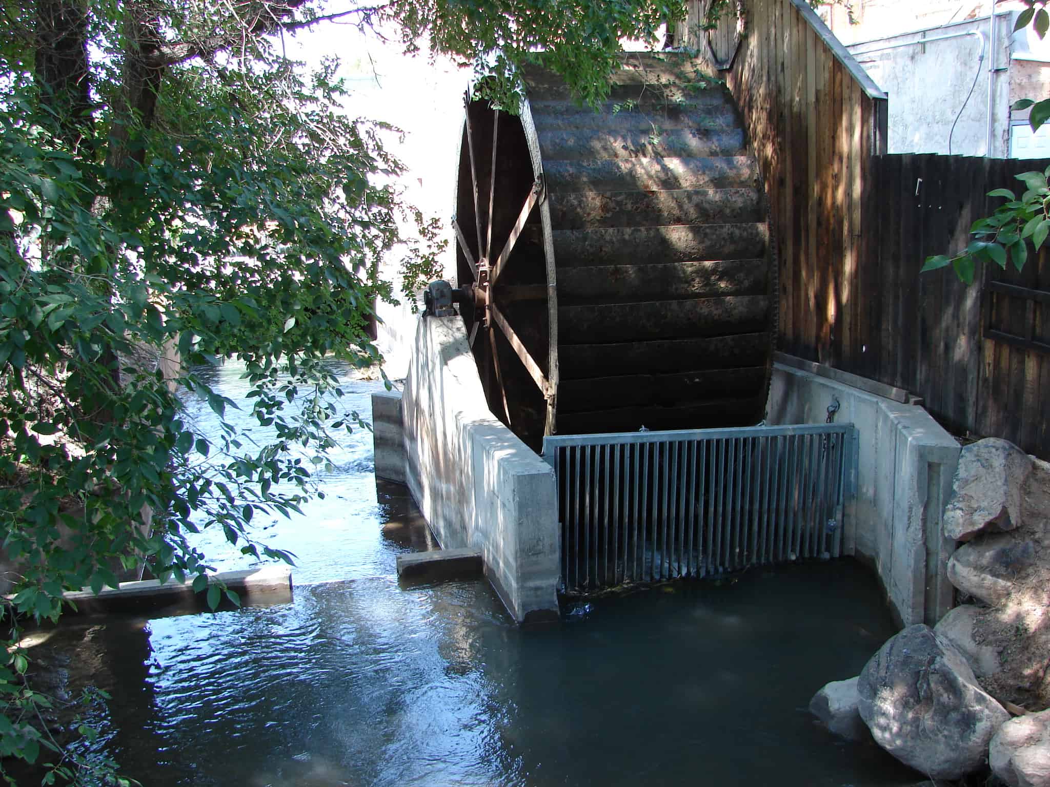 2048x1536 The Old Mill Wheel