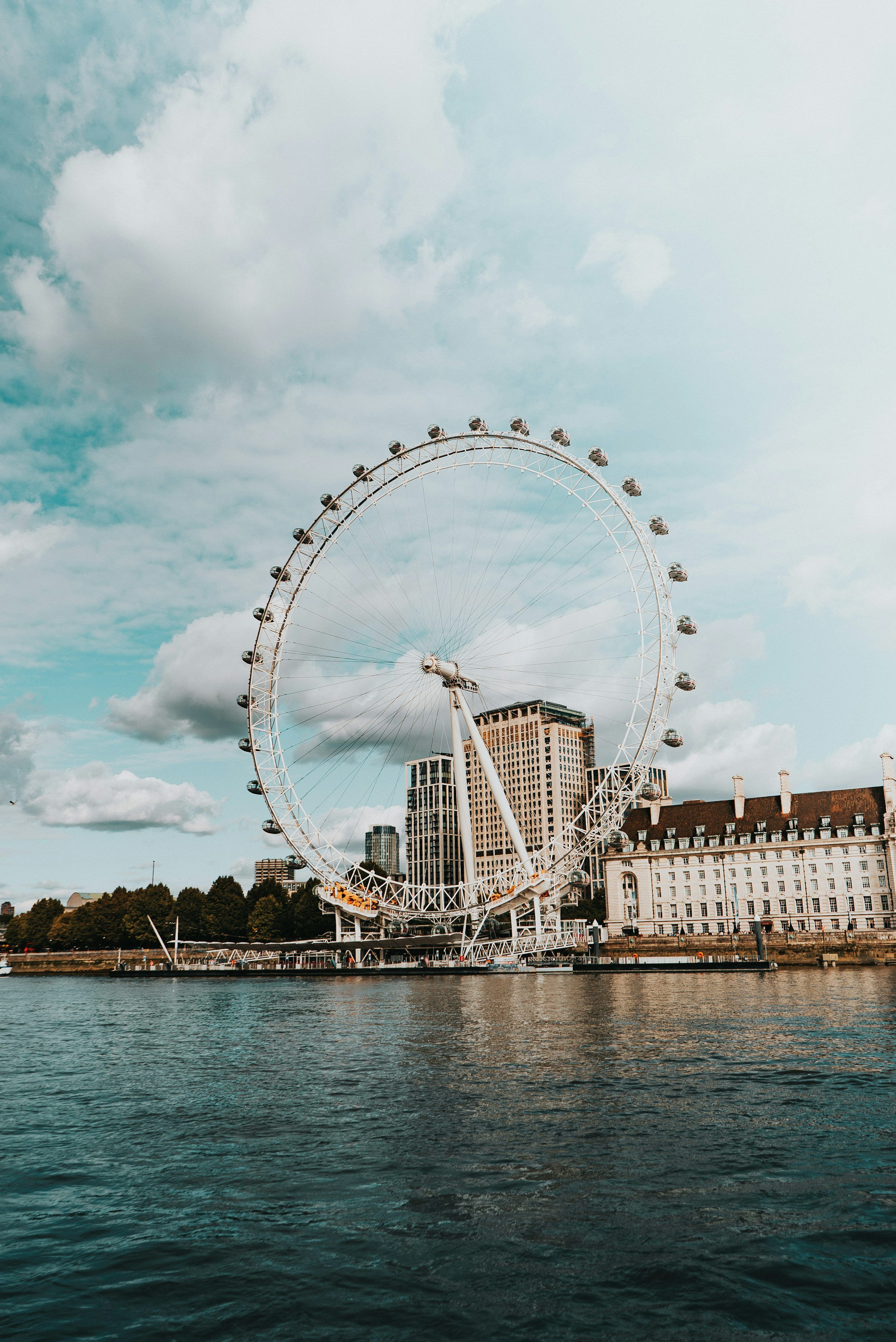3000x4492 A ferris wheel in the middle of a city photo