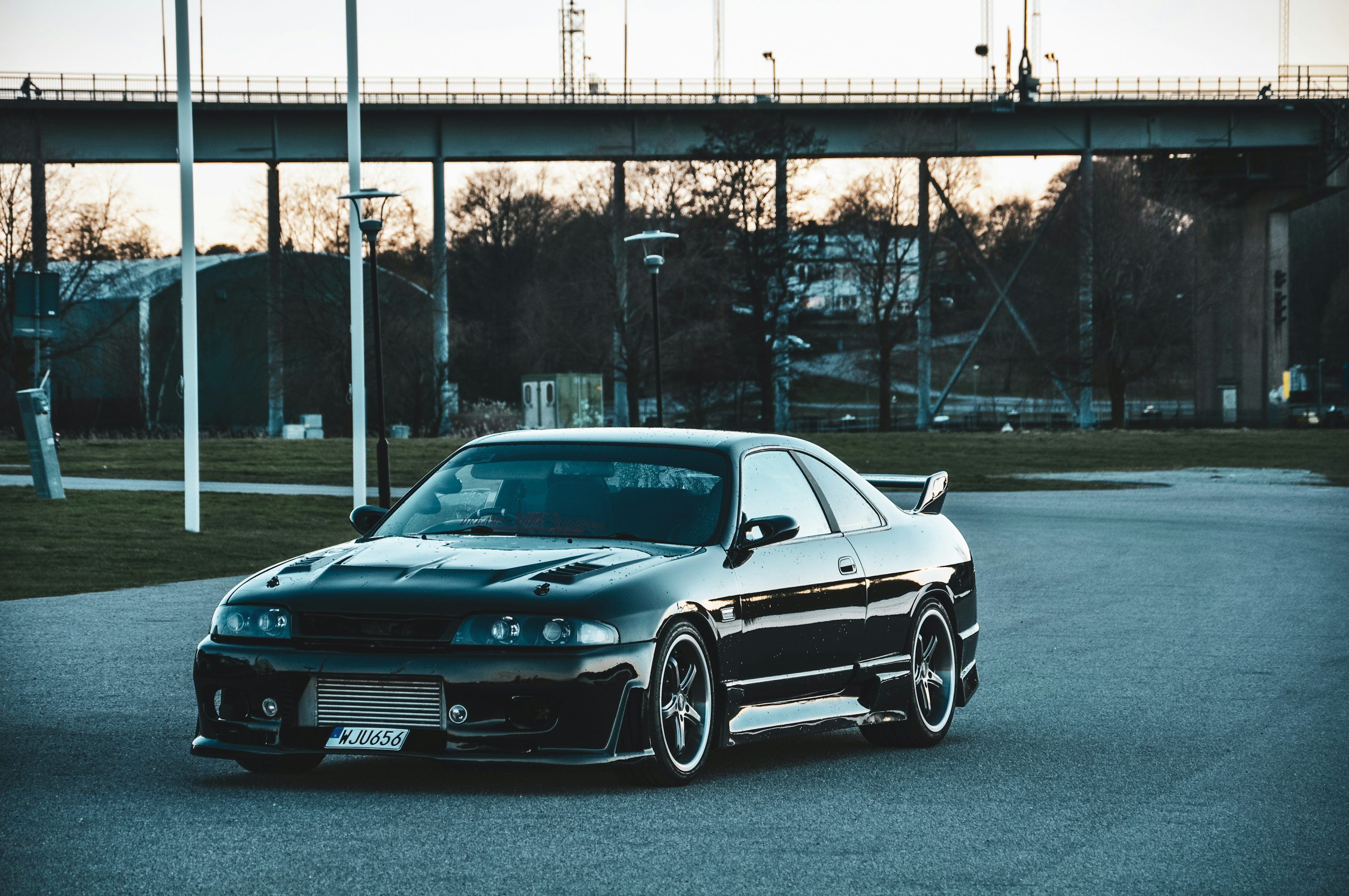 3000x1993 R33 Picture. Download Free Image