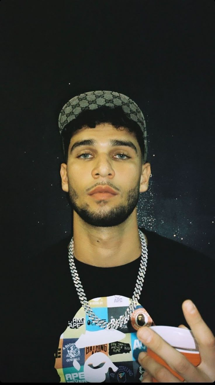 736x1315 Lucio
