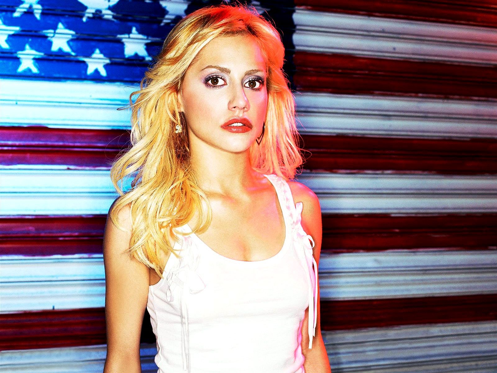 1600x1200 Brittany Murphy Wallpaperx1200