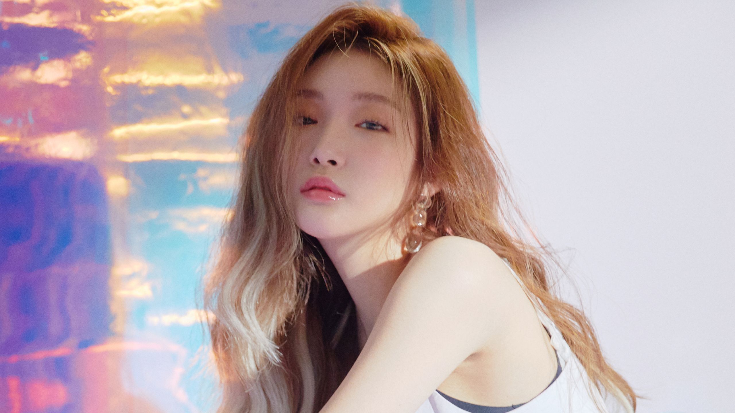 2560x1440 K Pop Star Chung Ha On Her Skin Routine And 'Love U' Makeup