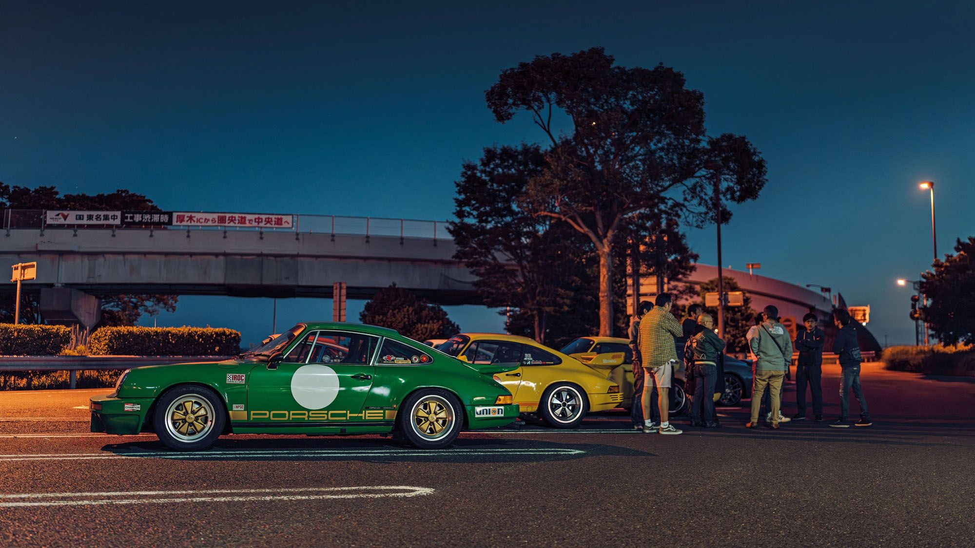 2000x1125 Japan: Porsches Gather In The Dark
