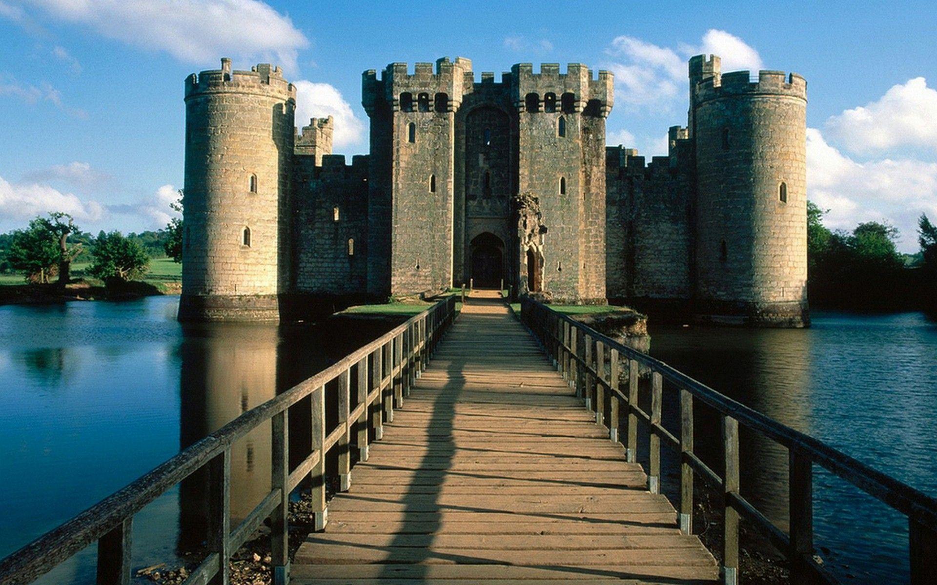 1920x1200 Bodiam Castle in England Wallpaper