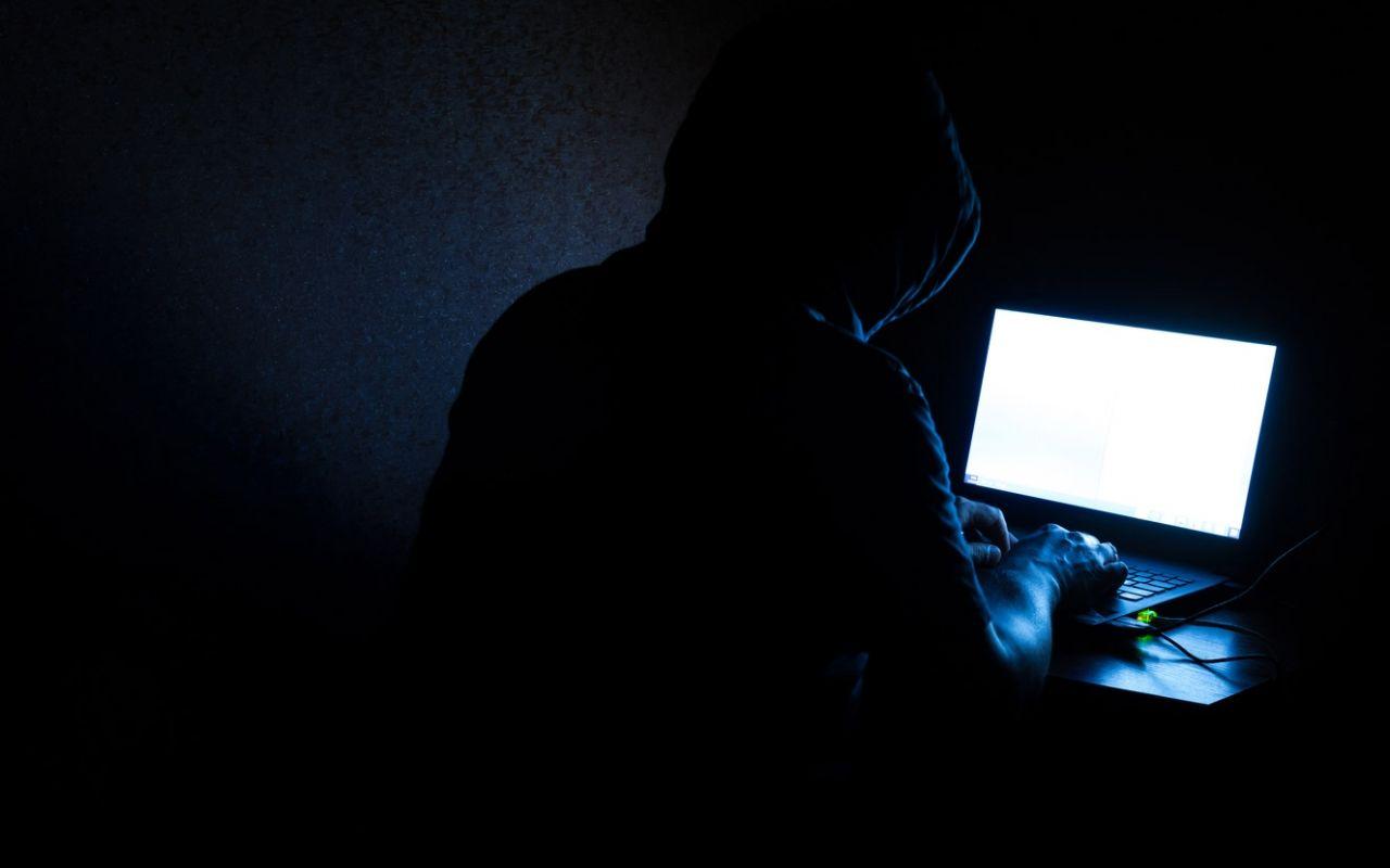 1280x800 Black Hat Wallpaper In Dark Room