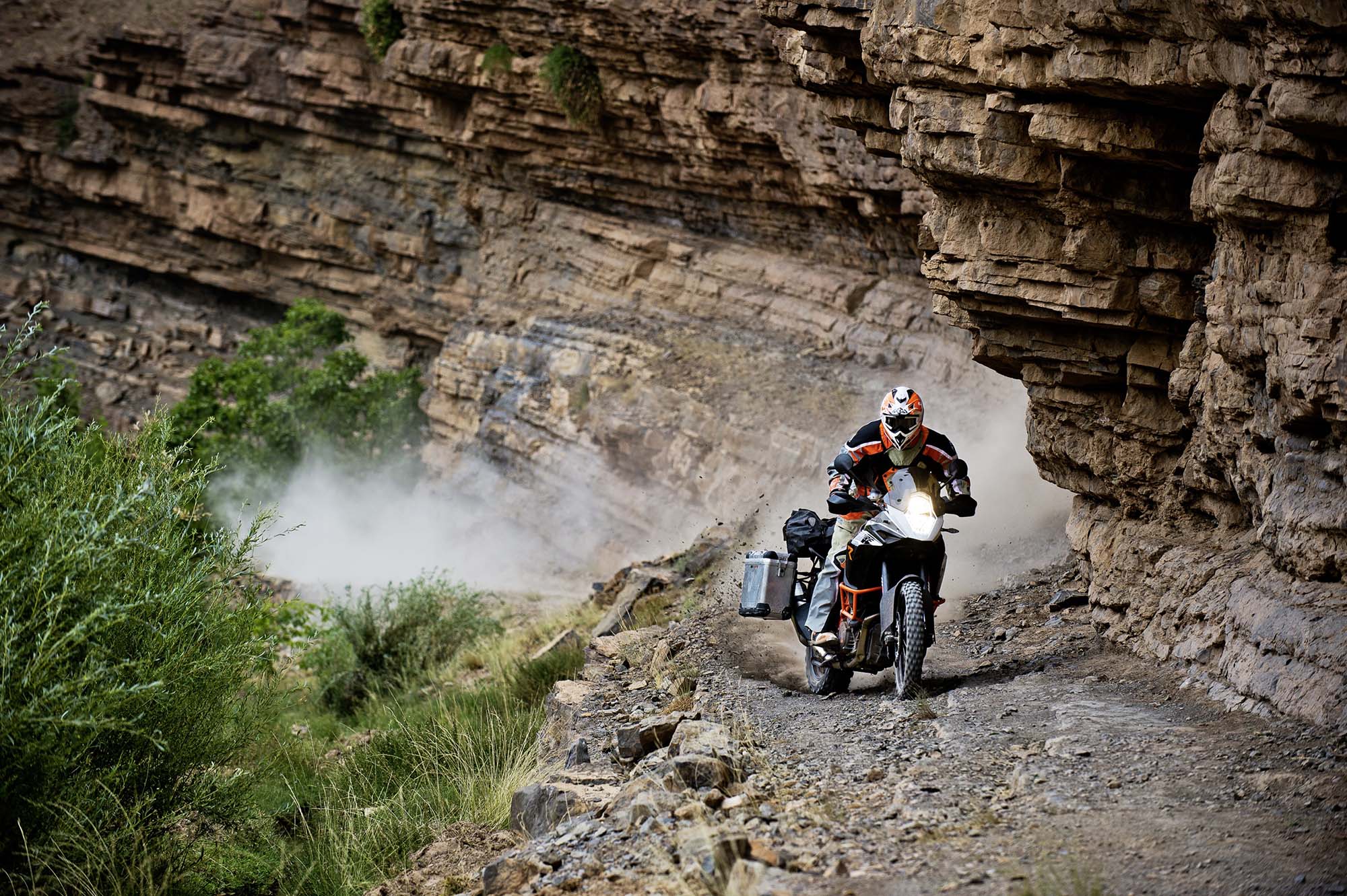 2000x1331 Adventure Bike Wallpaper