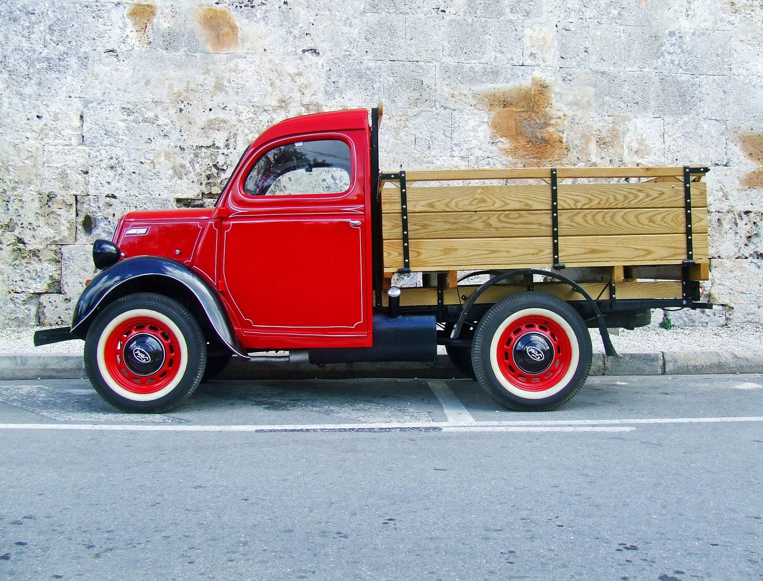 2553x1944 red and brown 2 door delivery truck free image