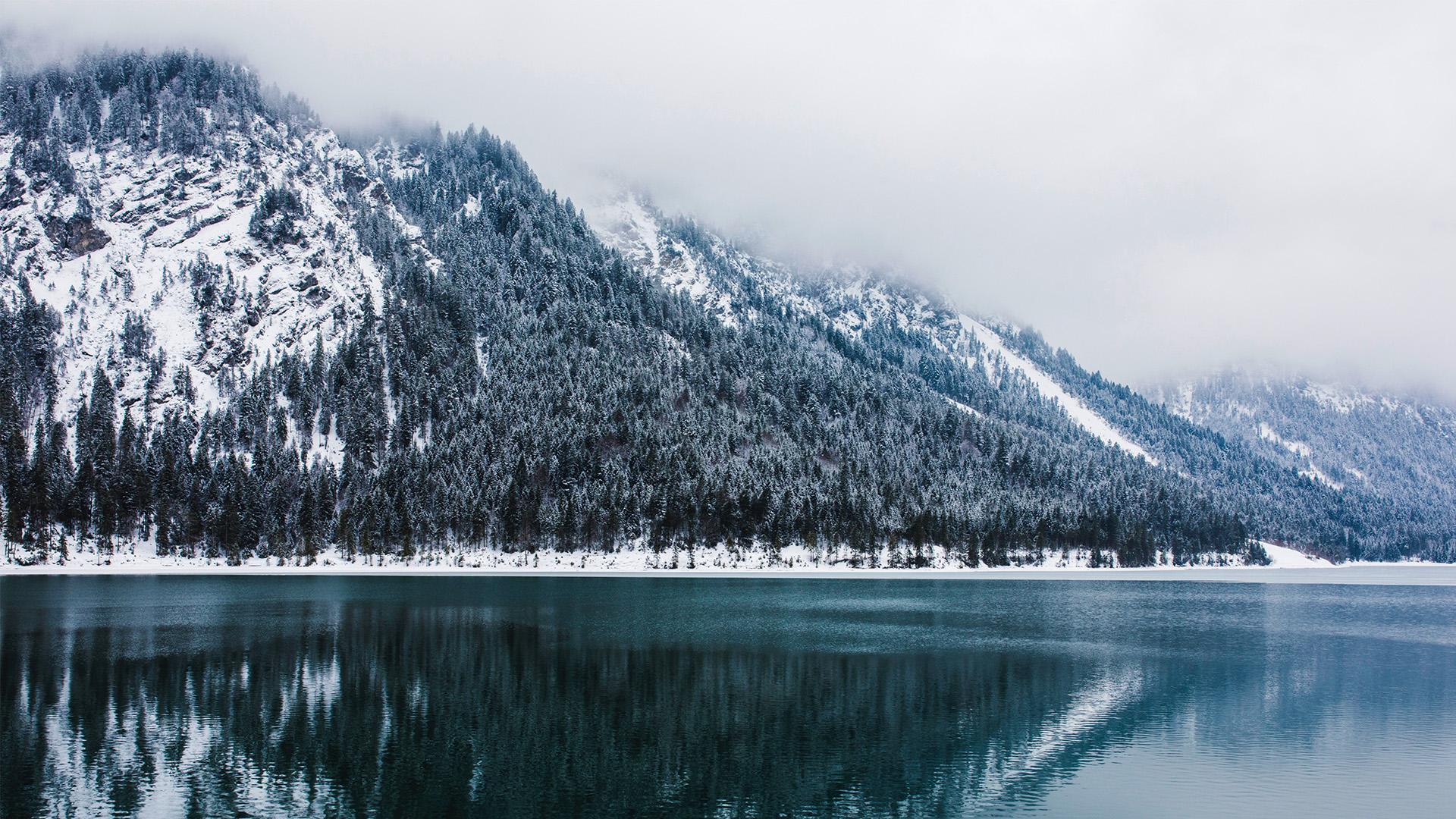 1920x1080 Mountains Covered with Snow [1920x1080]