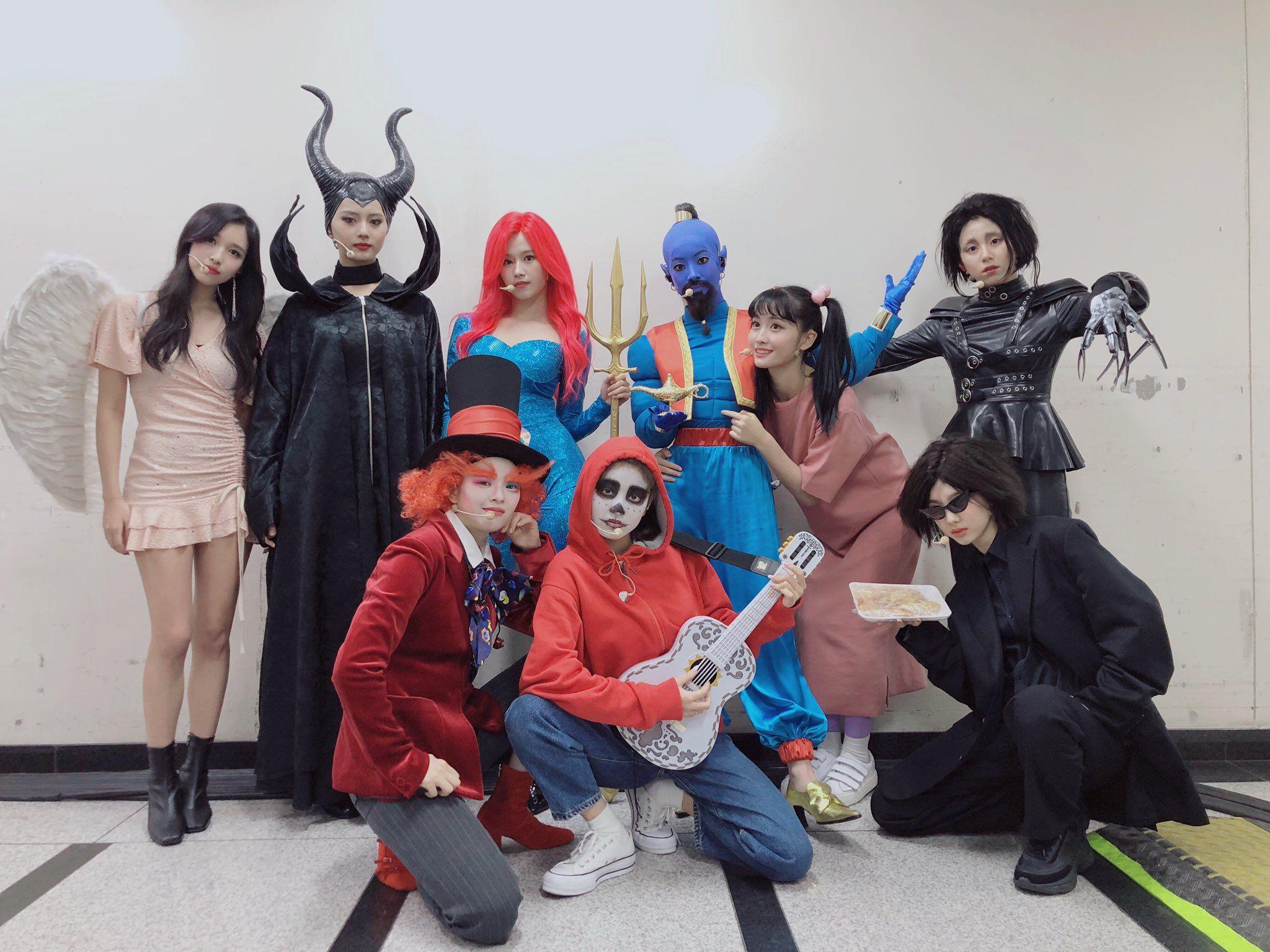 2048x1536 Twice Halloween 2019 Wallpaper