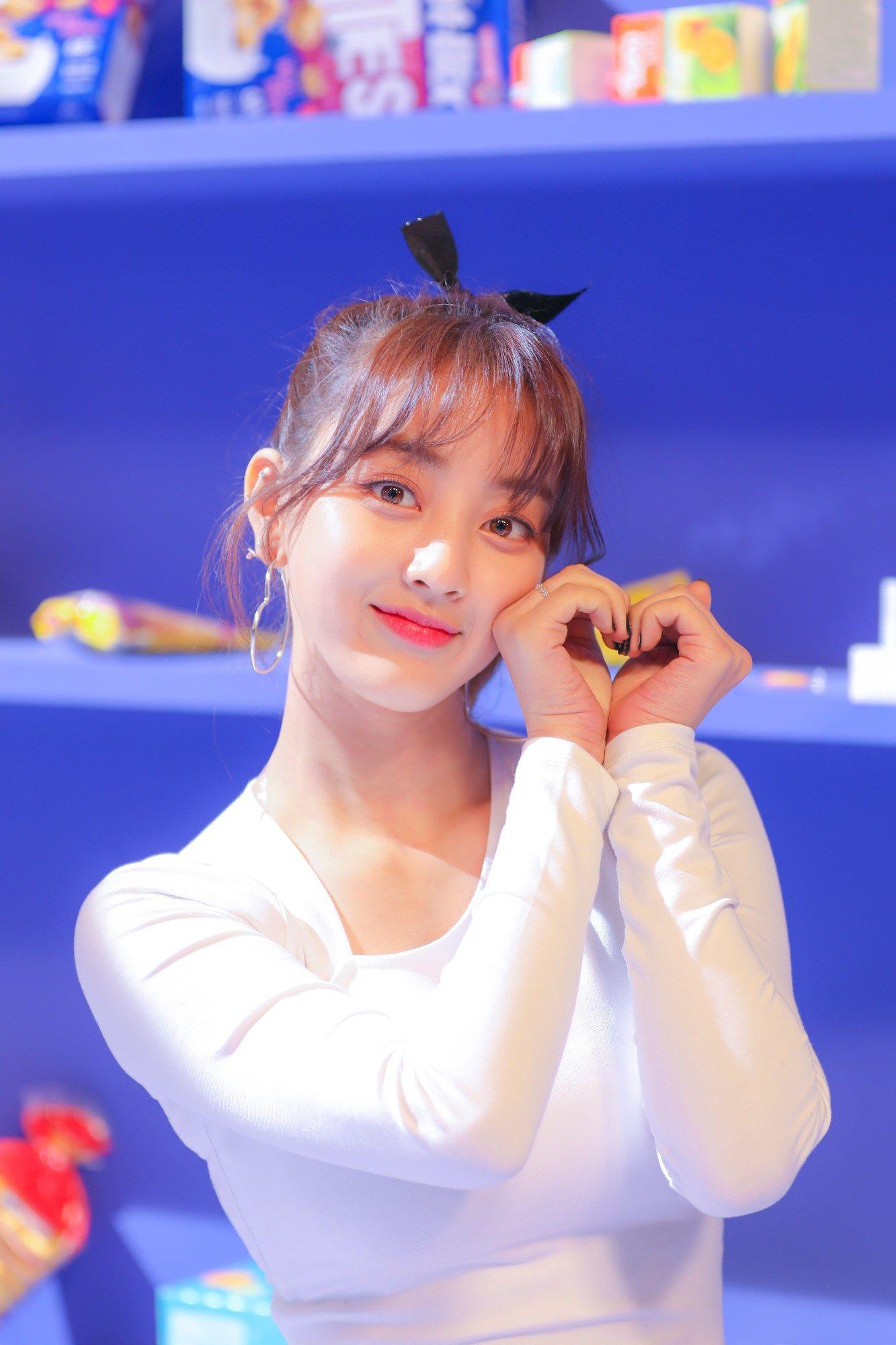 1333x2000 Heart Shaker Wallpaper