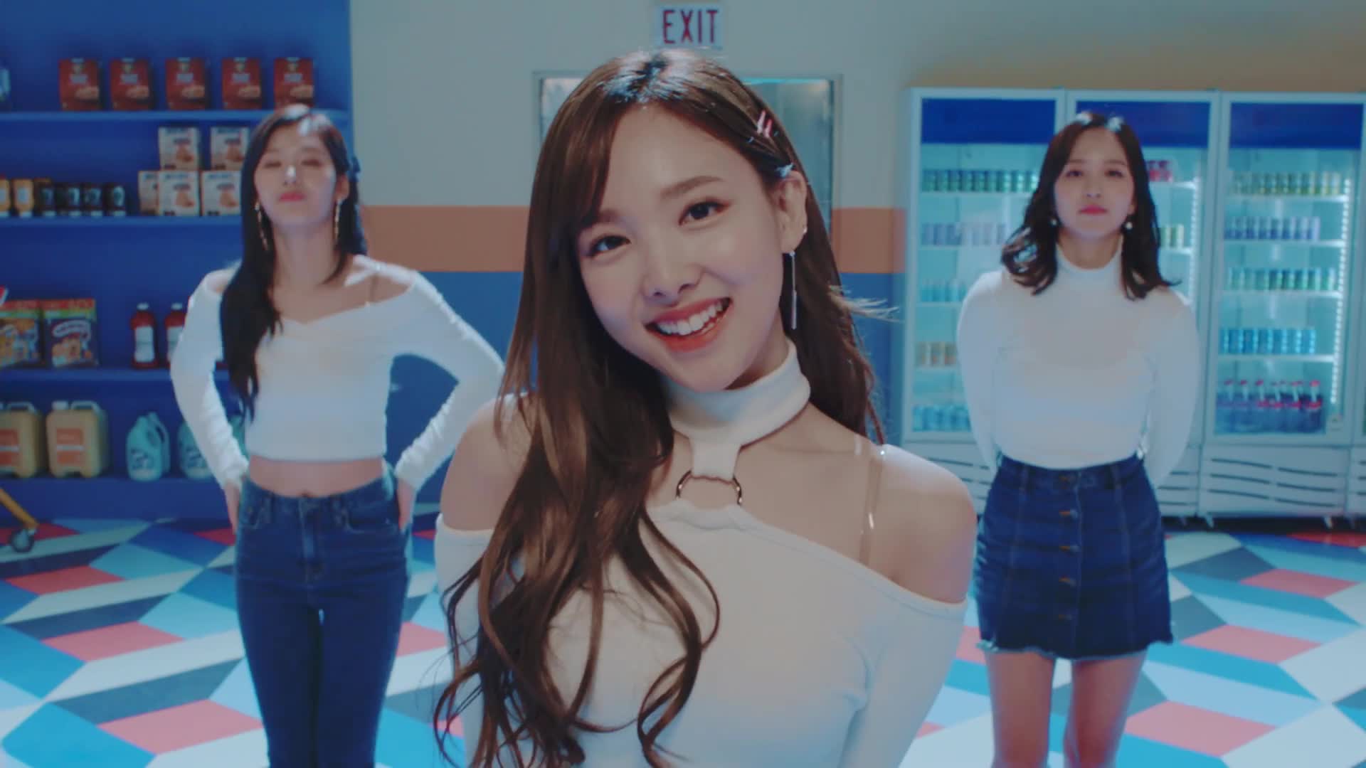 1920x1080 TWICE SHAKER MV Teaser GIF