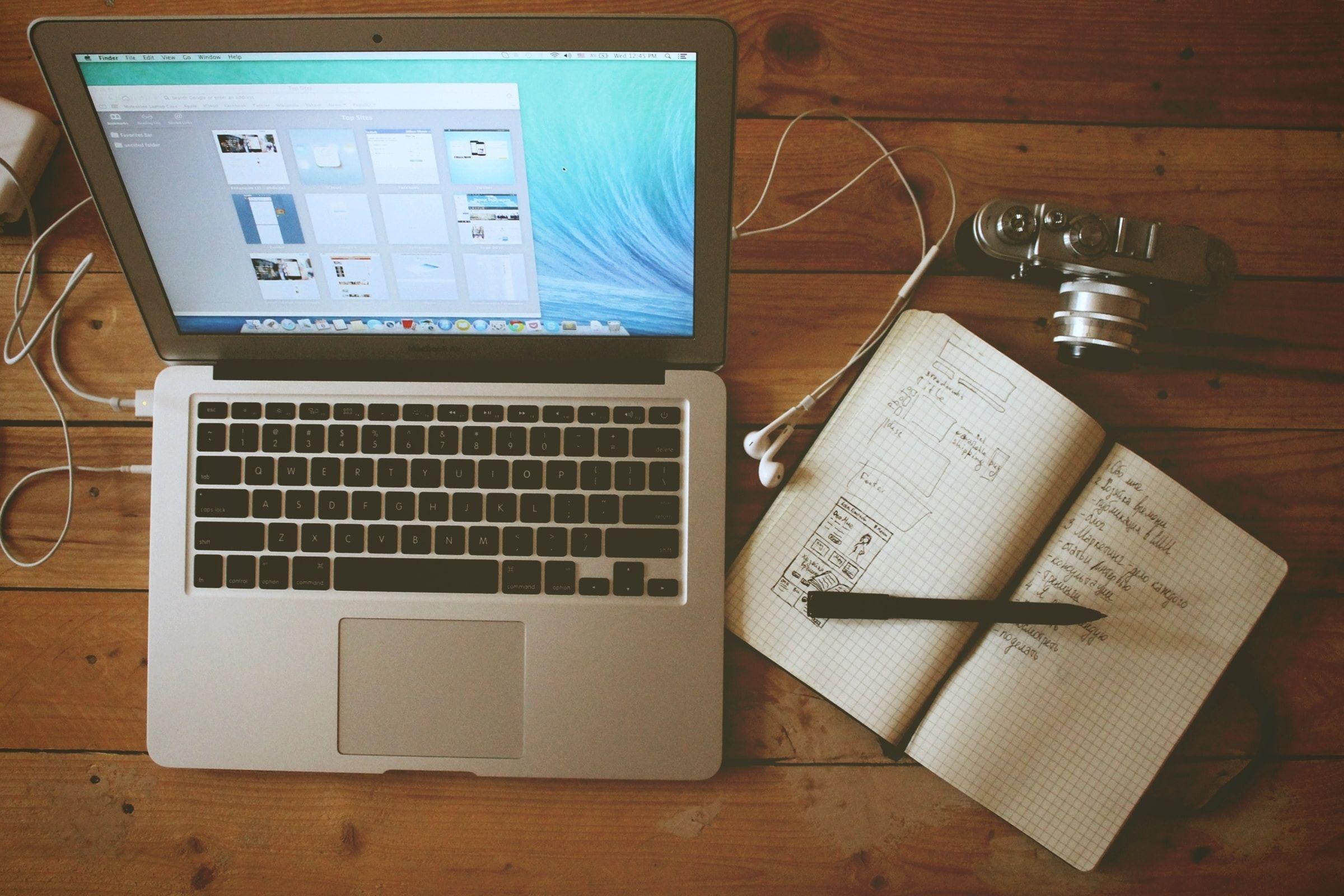 2400x1600 Desk Picture. Download Free Image