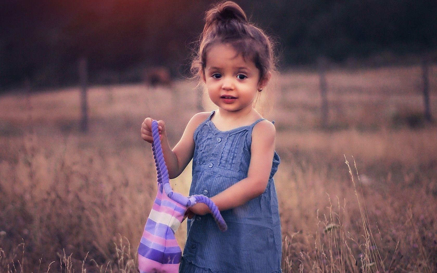 1680x1050 Cute girl 4K Wallpaper, Cute kid, Adorable, Field, Sunset, Cute