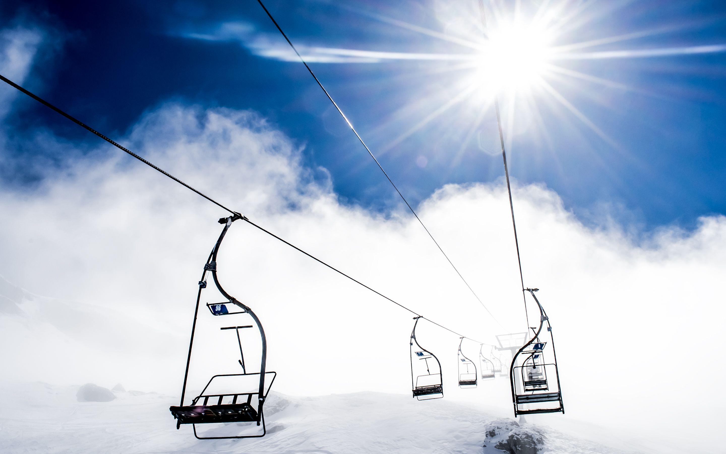 2880x1800 Ski Mountain Wallpaper