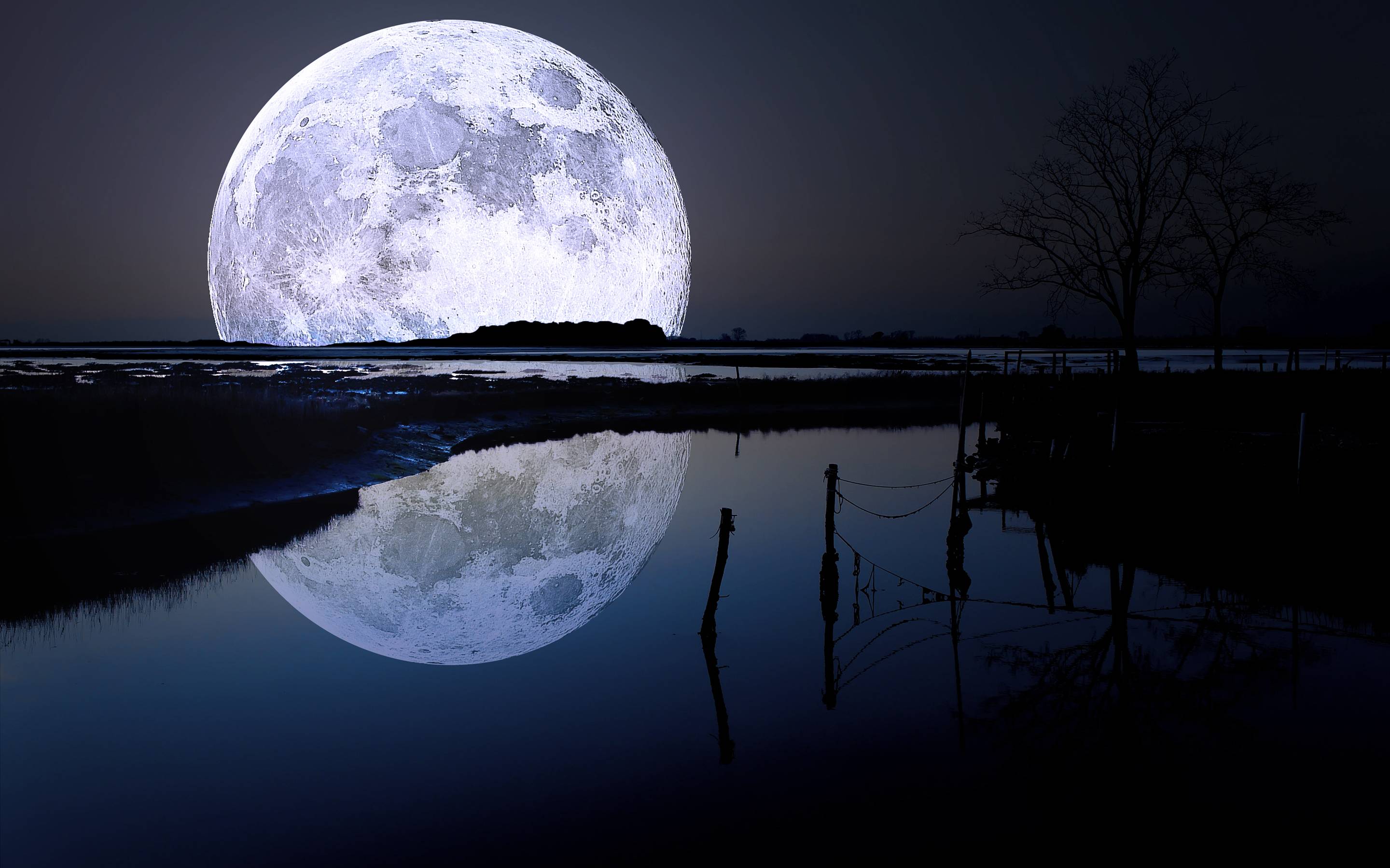 2880x1800 Gibbous Moon Wallpaper