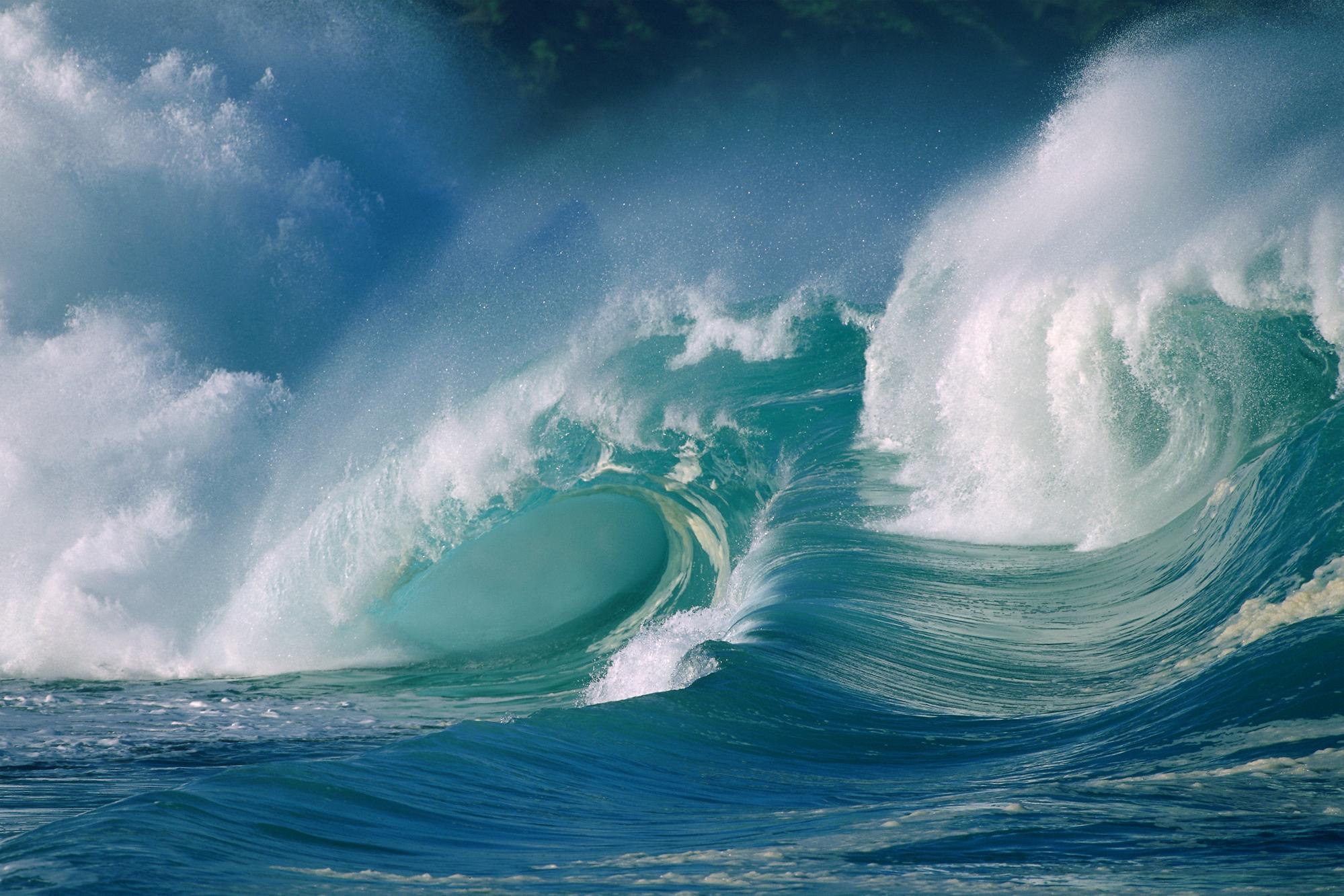 1999x1333 Beautiful Ocean Waves Wallpaper HD