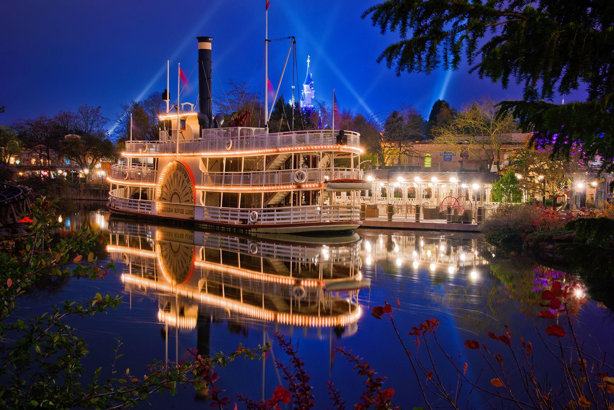 2000x1335 The Molly Brown at Disneyland Paris