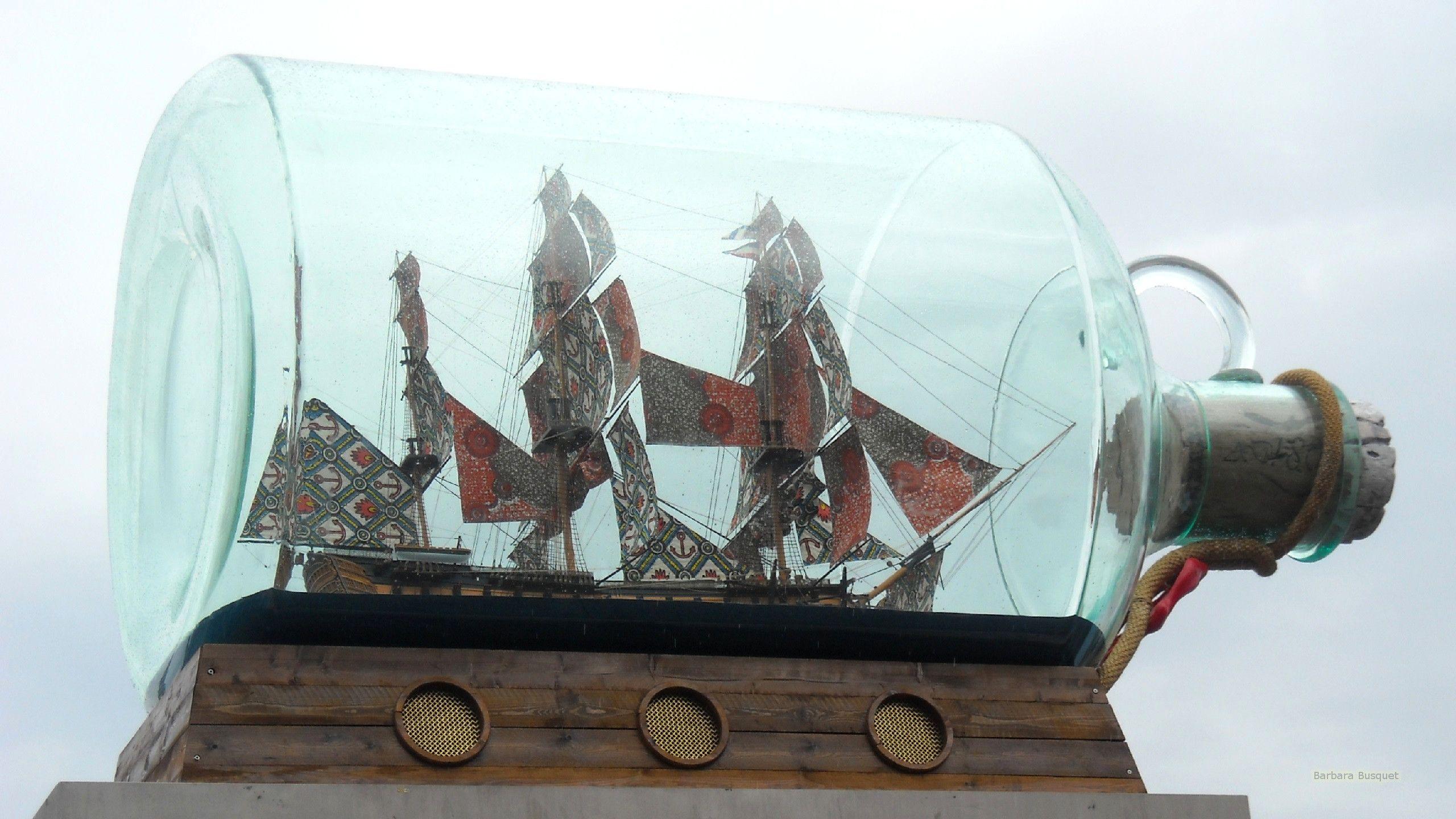 2560x1440 Ship in a bottle in London's HD Wallpaper