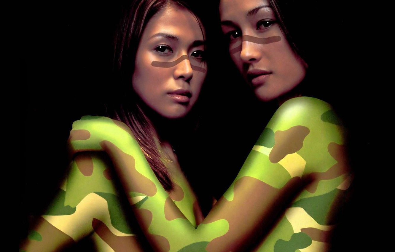 1332x850 Wallpaper Naked Wepon, Two Girls, Camouflage, Maggie Q Image For Desktop, Section фильмы