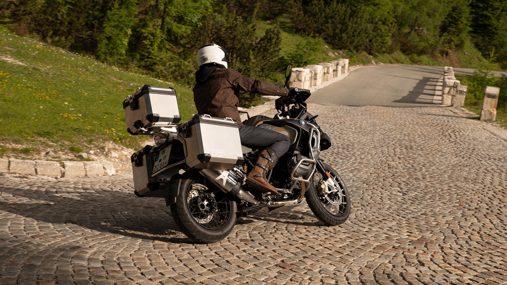 1920x1080 R 1250 GS Adventure. BMW Motorrad Dubai