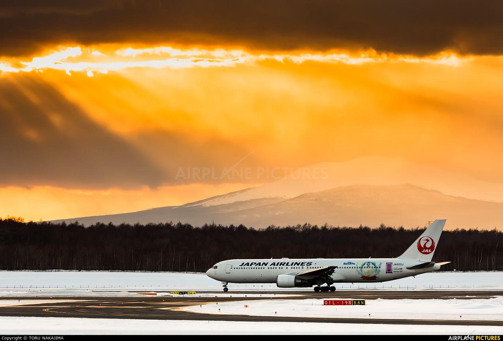1600x1086 JA622J Airlines Boeing 767 300ER At New Chitose. Photo ID 866257. Airplane