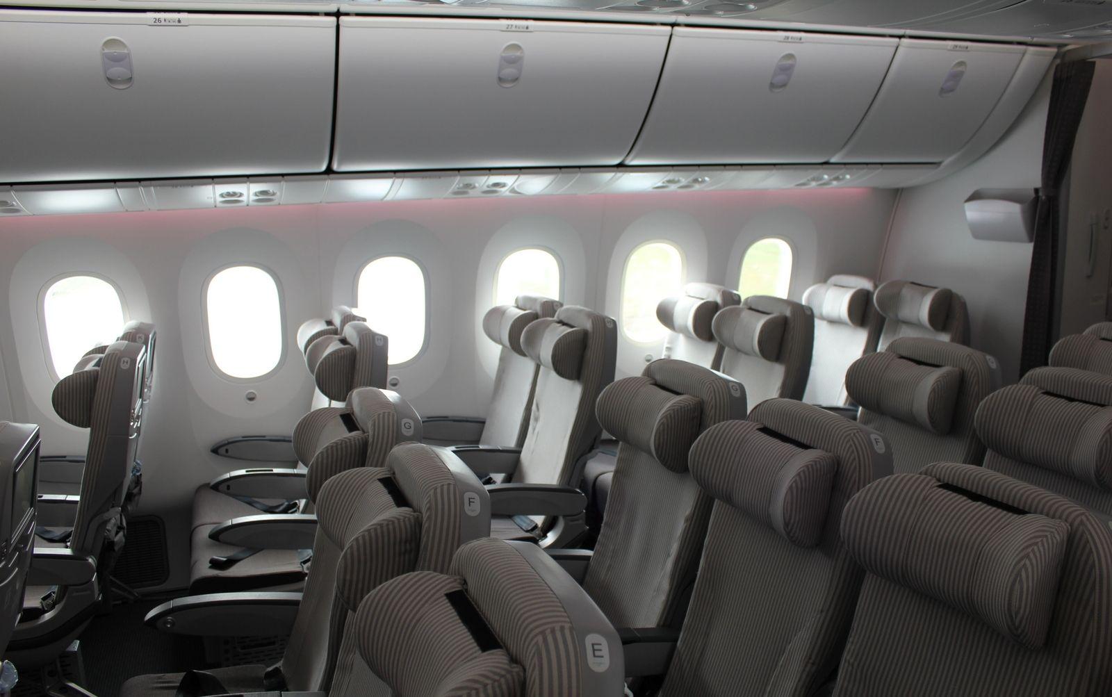 1600x1003 Japan Airlines Economy Dreamliner