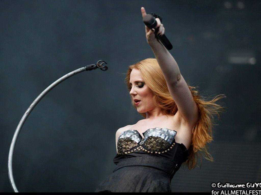 1024x768 Simone Simons Wallpaper