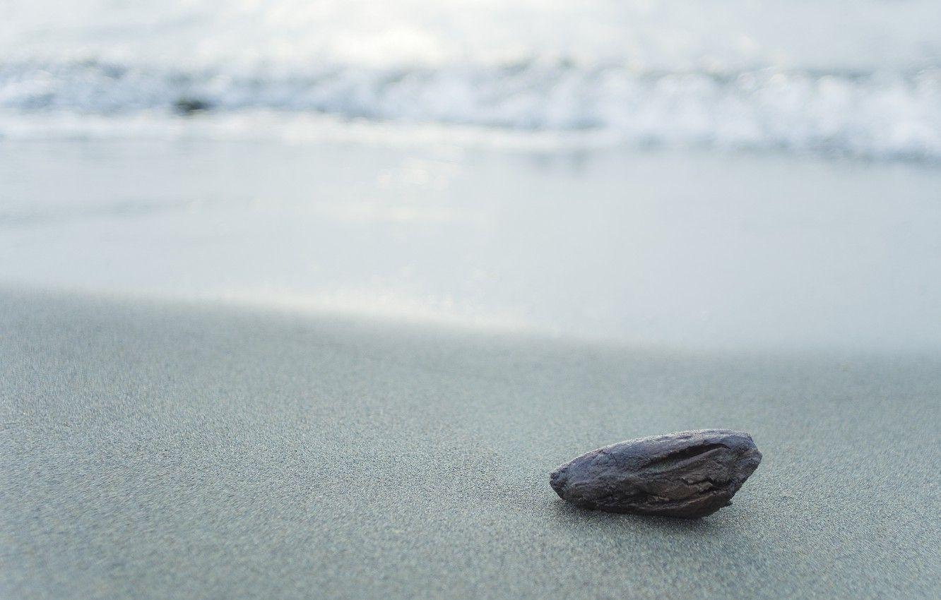 1332x850 Wallpaper sand, sea, wave, beach, water, macro, nature, grey, shore, stone, calm, silver image for desktop, section макро