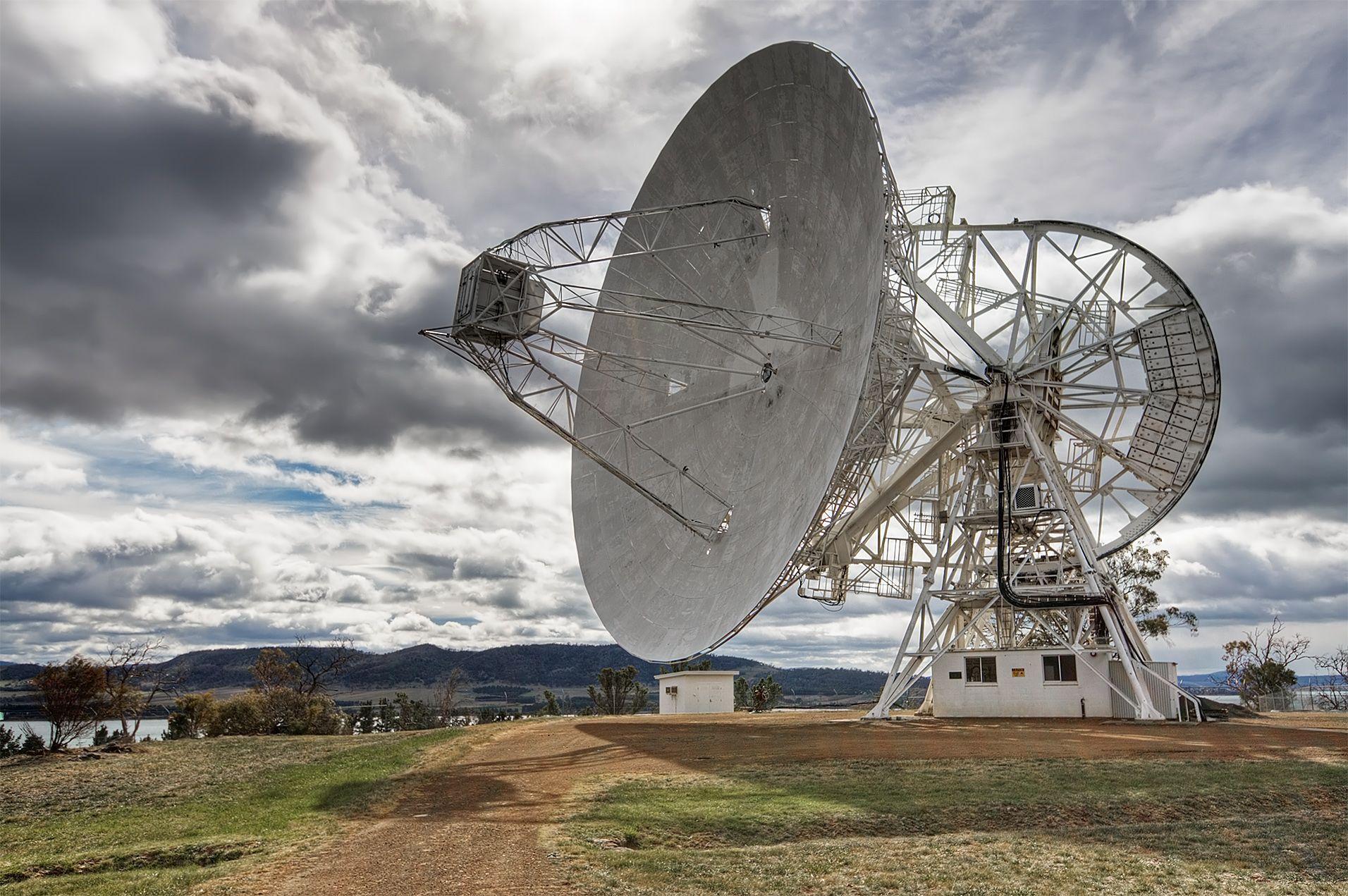 1912x1271 The 26m Radio Telescope at Mount Pleasant Radio Observatory, Tasmania, Australia. Telescopes, Telescope, Life in space