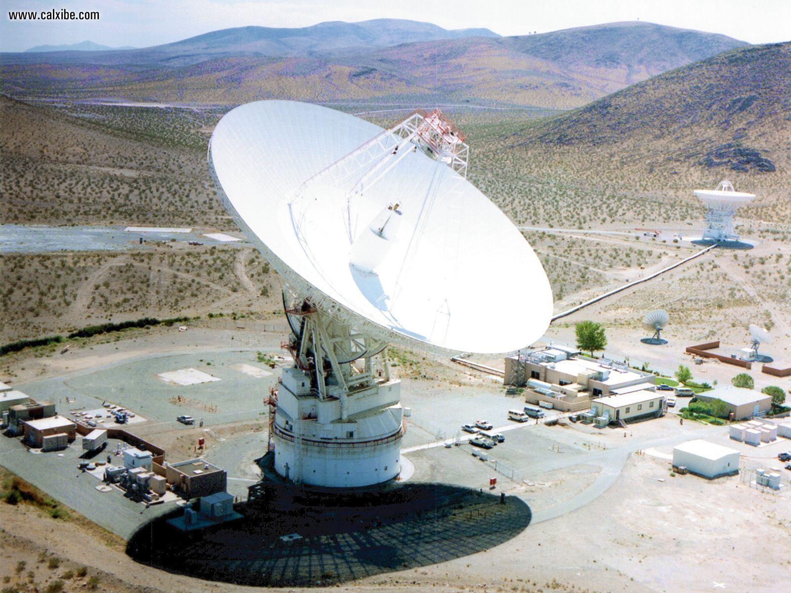 1600x1200 Space: Dss Big Radio Telescope, picture nr. 17911