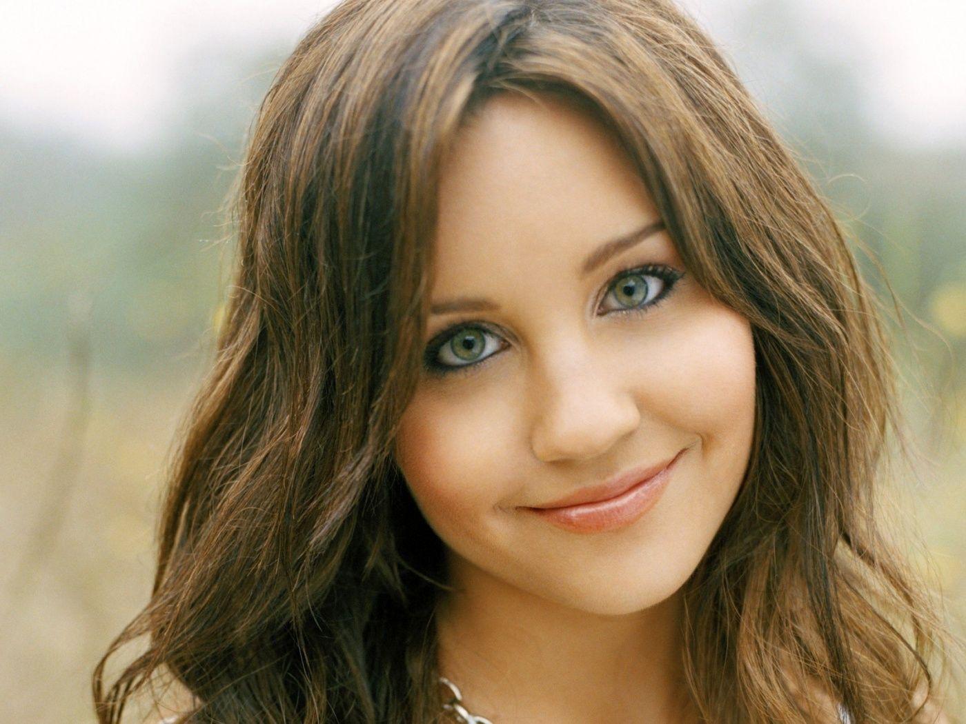 1400x1050 Download And Brown Eyes Girl Wallpaper & Background Download