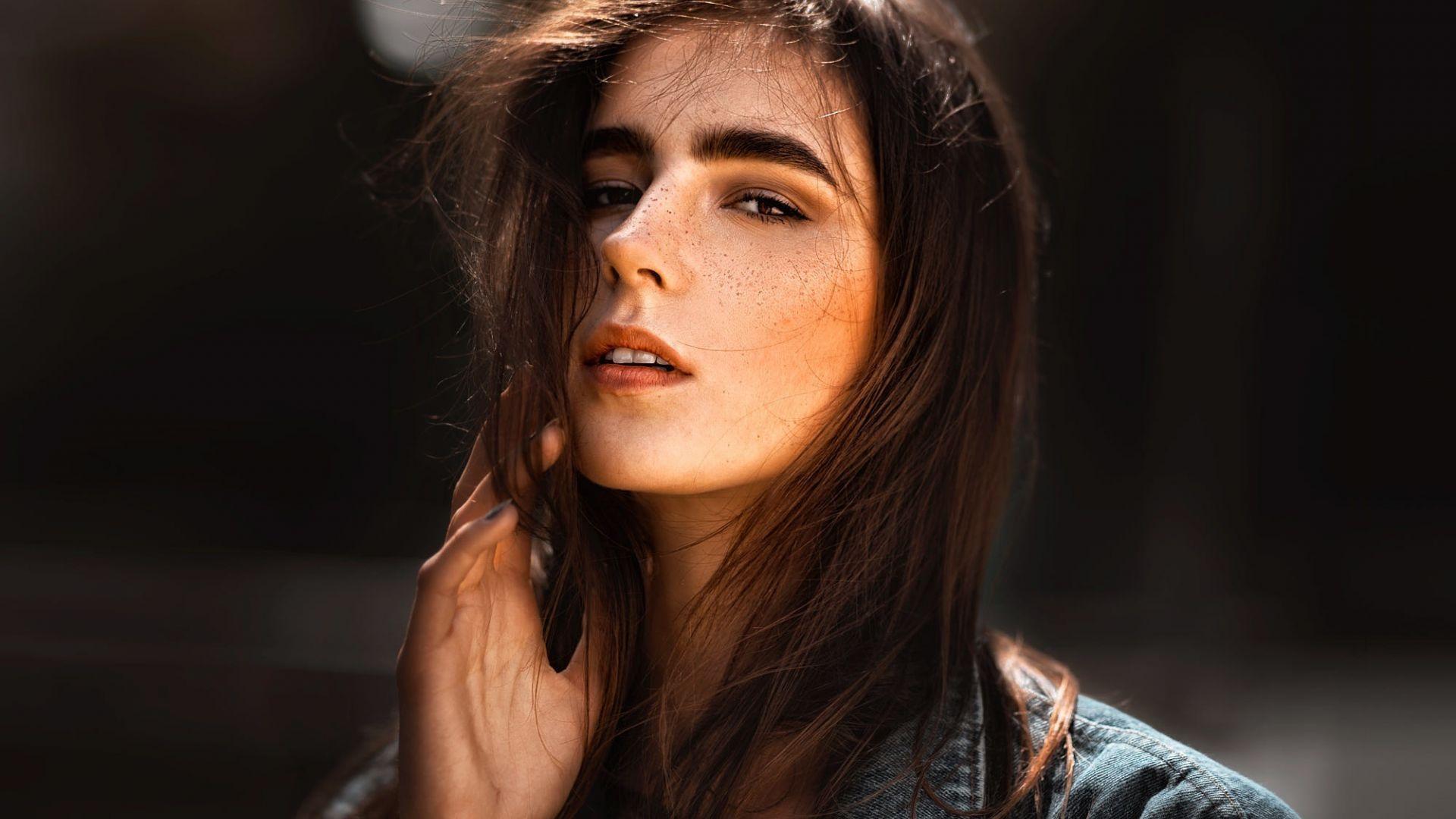 1920x1080 Desktop wallpaper brunette, woman, model, brown eyes, HD image, picture, background, 8fcb7e