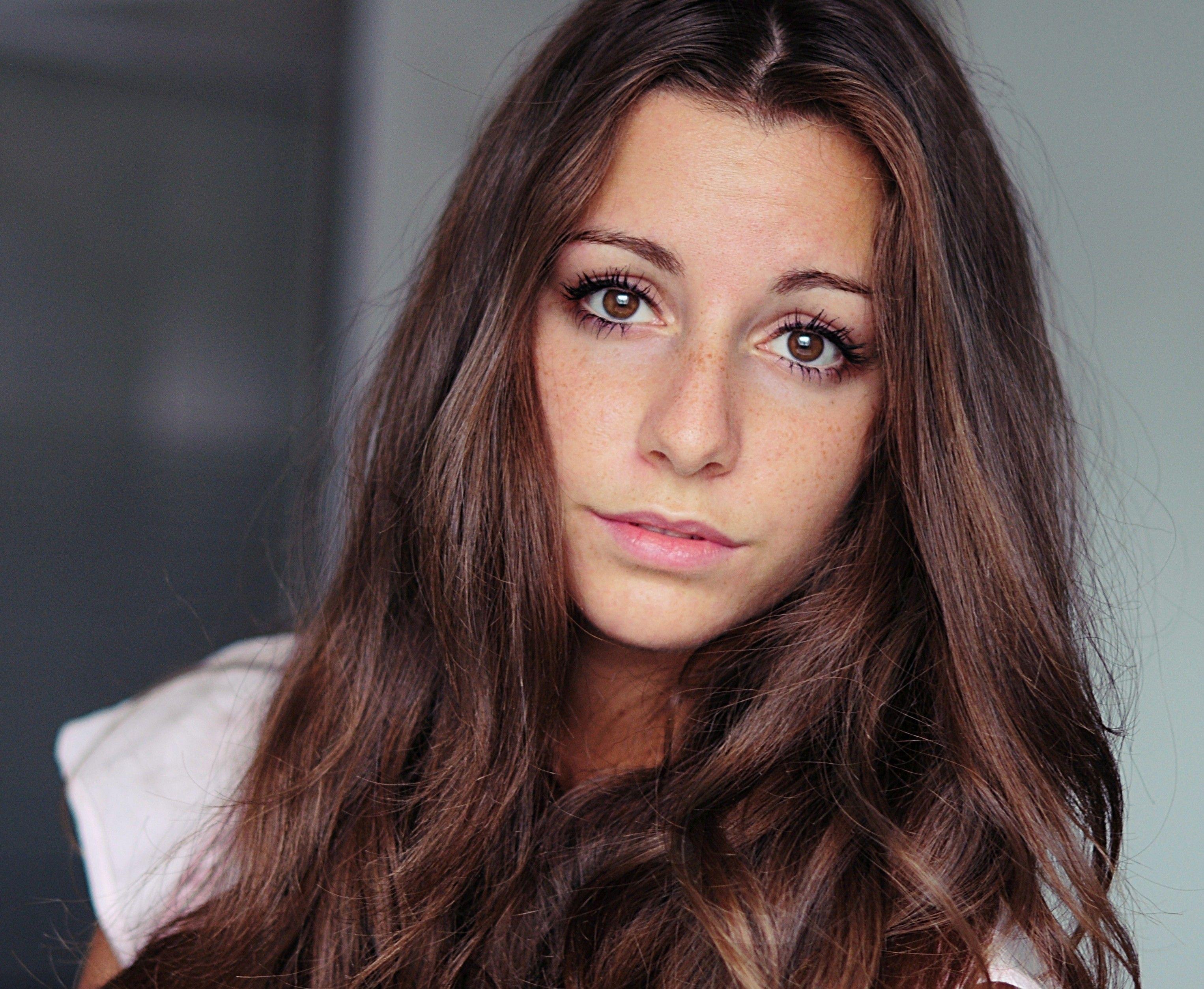 3052x2507 brunettes, women, brown eyes wallpaper